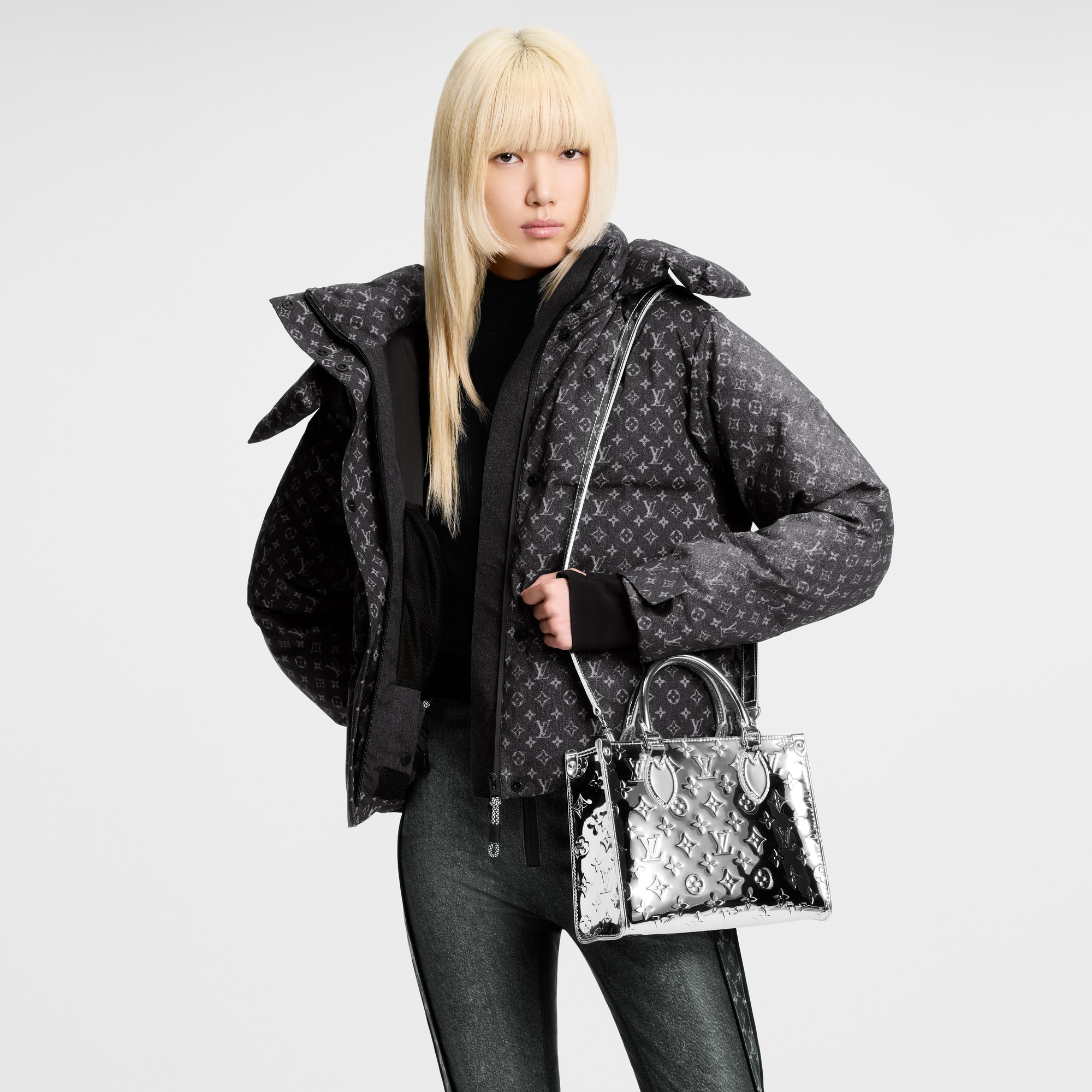Onthego PM Autres Toiles Monogram Bolsos y pequeña marroquinería Bolsos de mujer Icónicos Louis Vuitton | LOUIS VUITTON (Zoom de producto)
