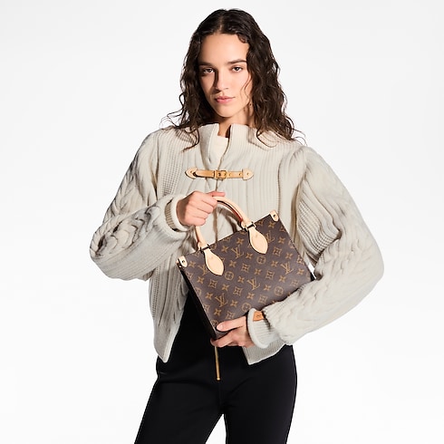 Bolso OnTheGo PM Mon Monogram Lona Monogram Regalos Personalización Personalización de Bolsos y Pequeña Marroquinería | LOUIS VUITTON (Zoom de producto)