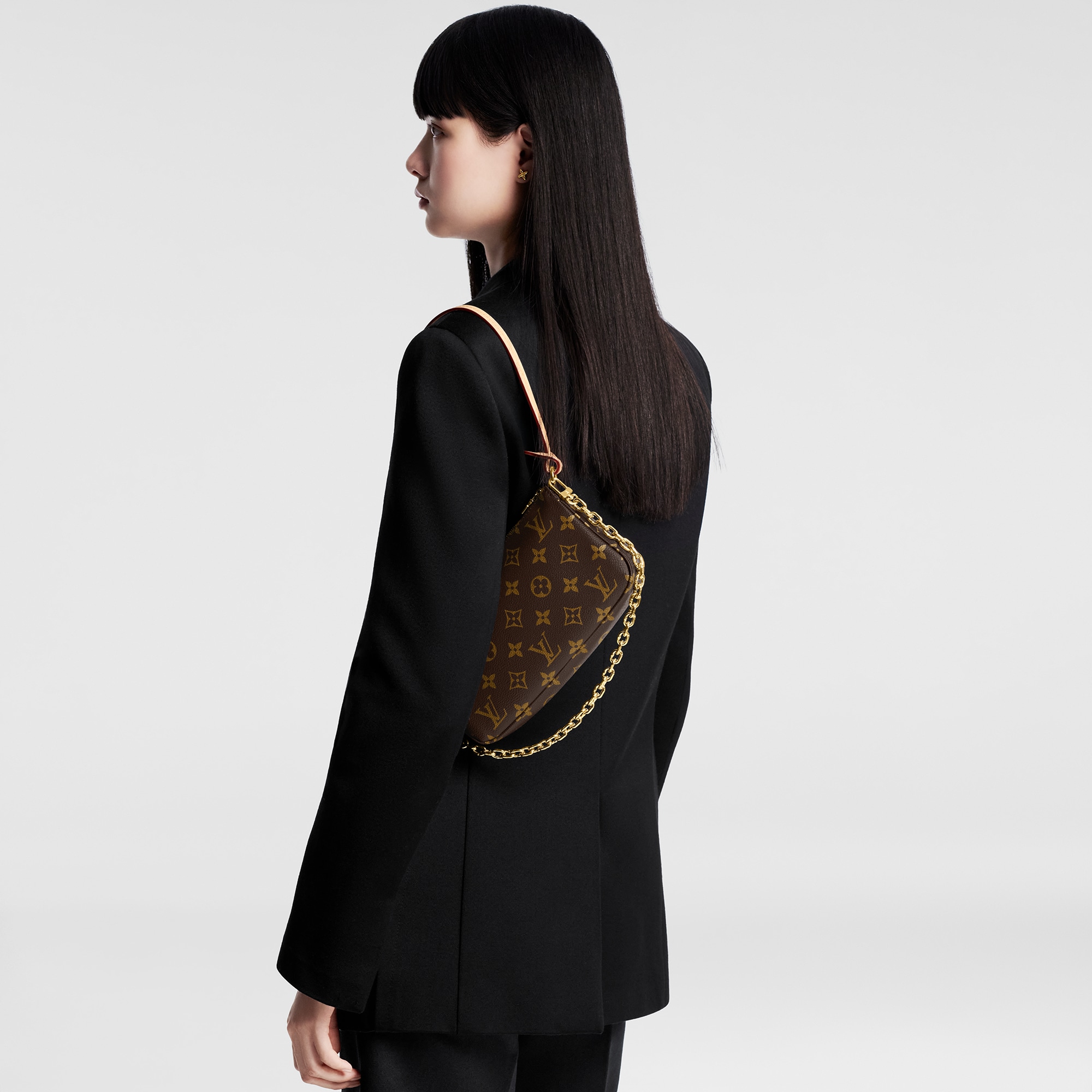 Bolso Pochette Accessoires Lona Monogram Mujer Carteras y pequeña marroquinería Carteras con cadena y mini bolsos | LOUIS VUITTON (Zoom de producto)