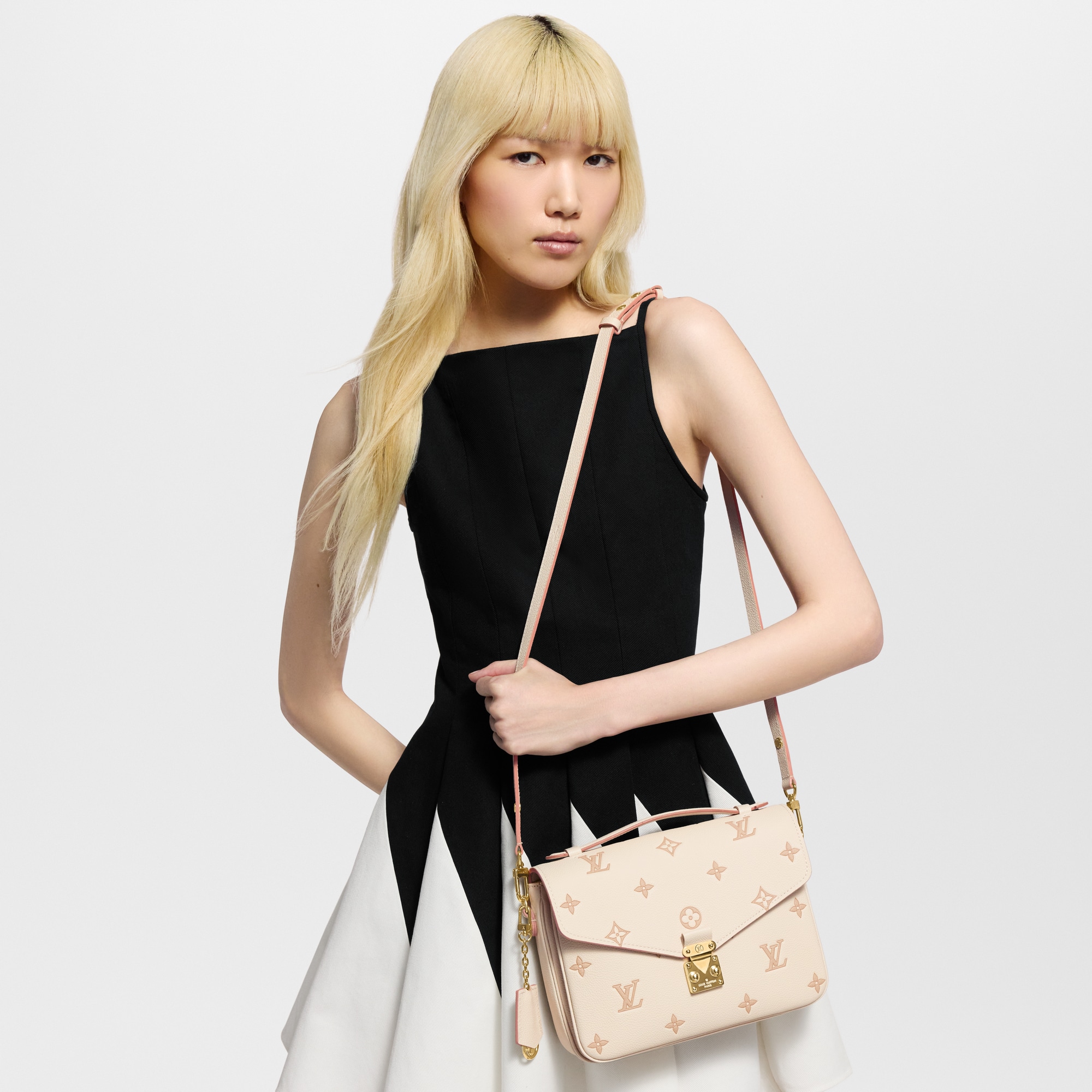 Bolso Pochette Métis Piel Monogram Empreinte Bolsos y pequeña marroquinería Bolsos de mujer Novedades | LOUIS VUITTON (Zoom de producto)