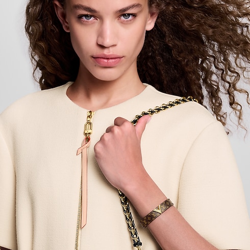 Brazalete Essential V Autres Toiles Monogram Mujer Accesorios Pulseras de Piel | LOUIS VUITTON (Zoom de producto)