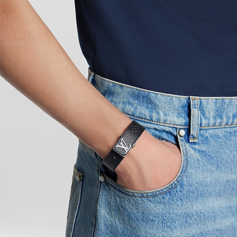 Brazalete LV Slim Lona Monogram Eclipse Novedades Ramadan Ramadan Selection for Him | LOUIS VUITTON (Zoom de producto)