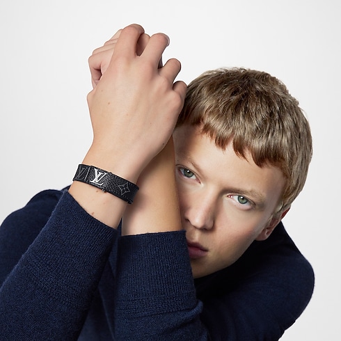 Brazalete LV Slim Lona Monogram Eclipse Hombre Joyería Toda la bisutería | LOUIS VUITTON (Zoom de producto)