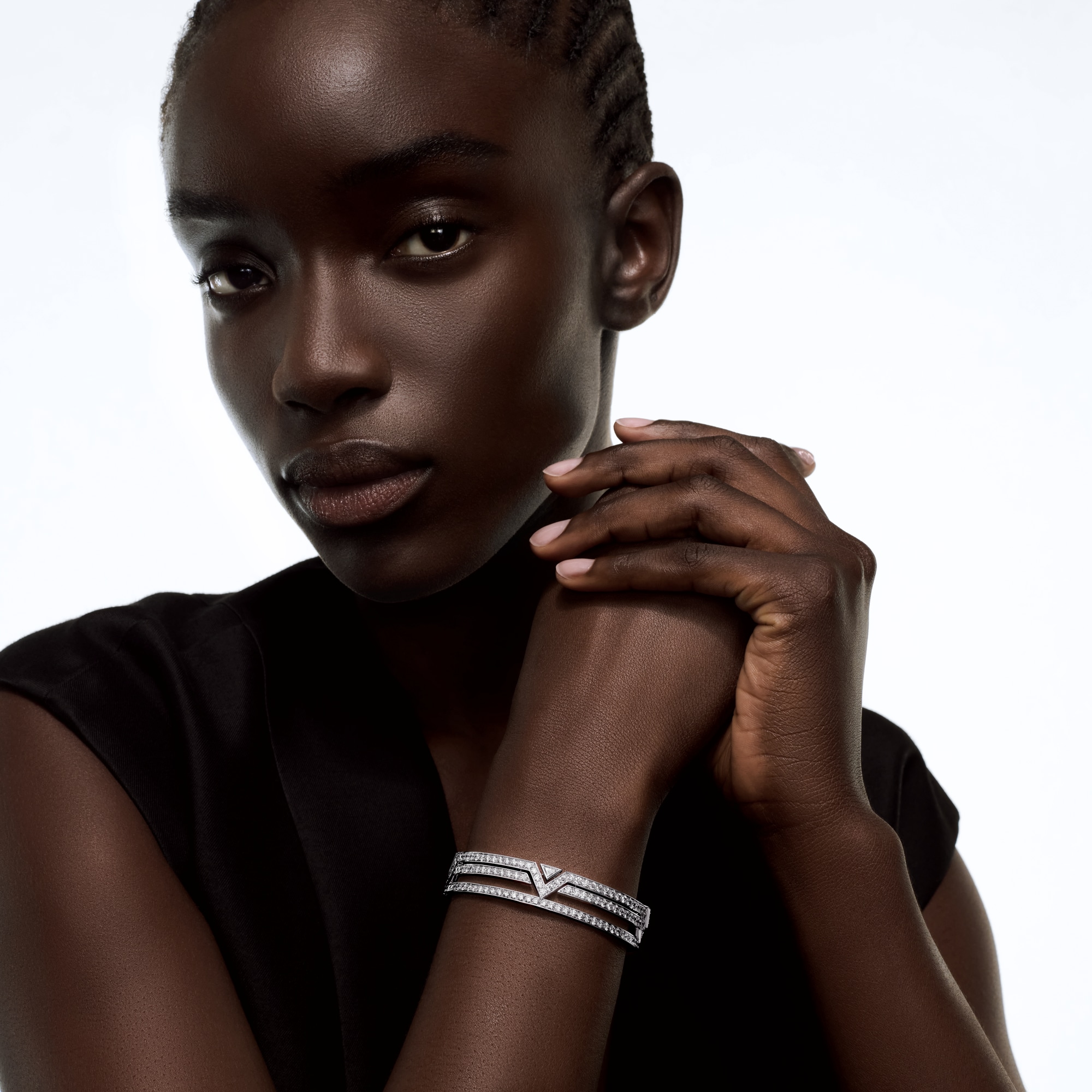 Brazalete Pure V de oro blanco y diamantes  Les Extraordinaires Joyería Pulseras | LOUIS VUITTON (Zoom de producto)