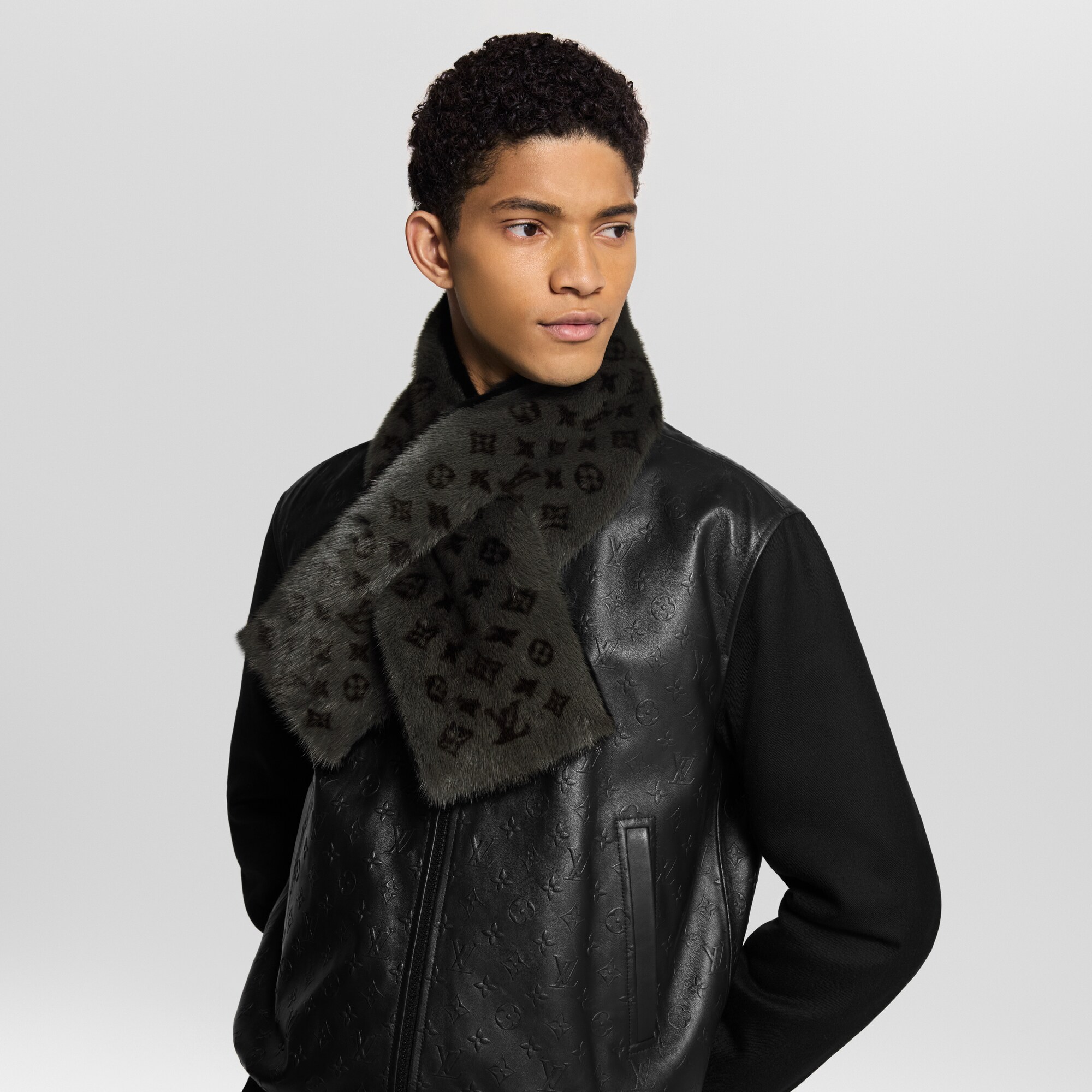 Bufanda de pelo Monogram Reverse S00 Hombre Accesorios Bufandas | LOUIS VUITTON (Zoom de producto)