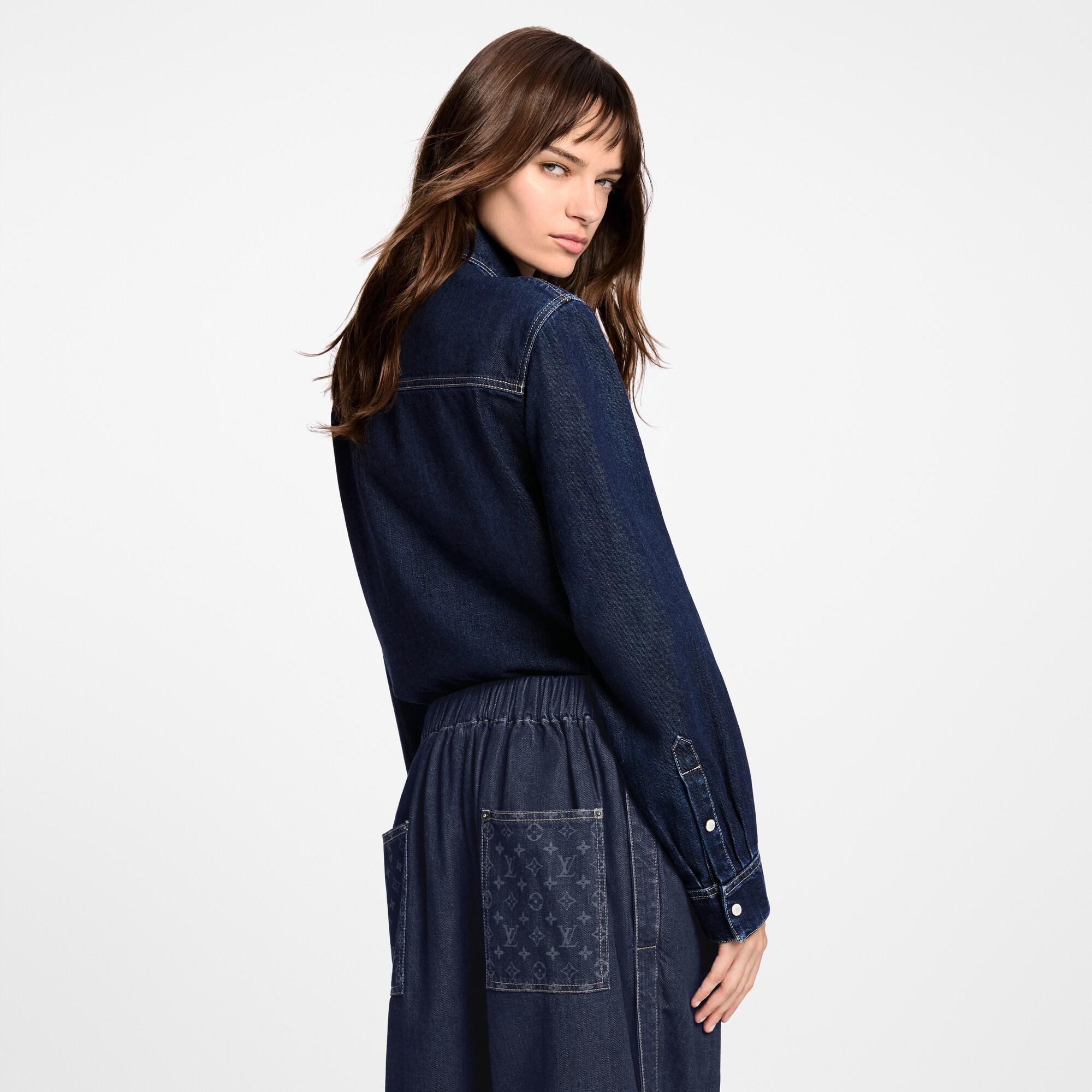 Camisa vaquera con bolsillo Monogram  Mujer Prêt-à-Porter Tops | LOUIS VUITTON (Zoom de producto)