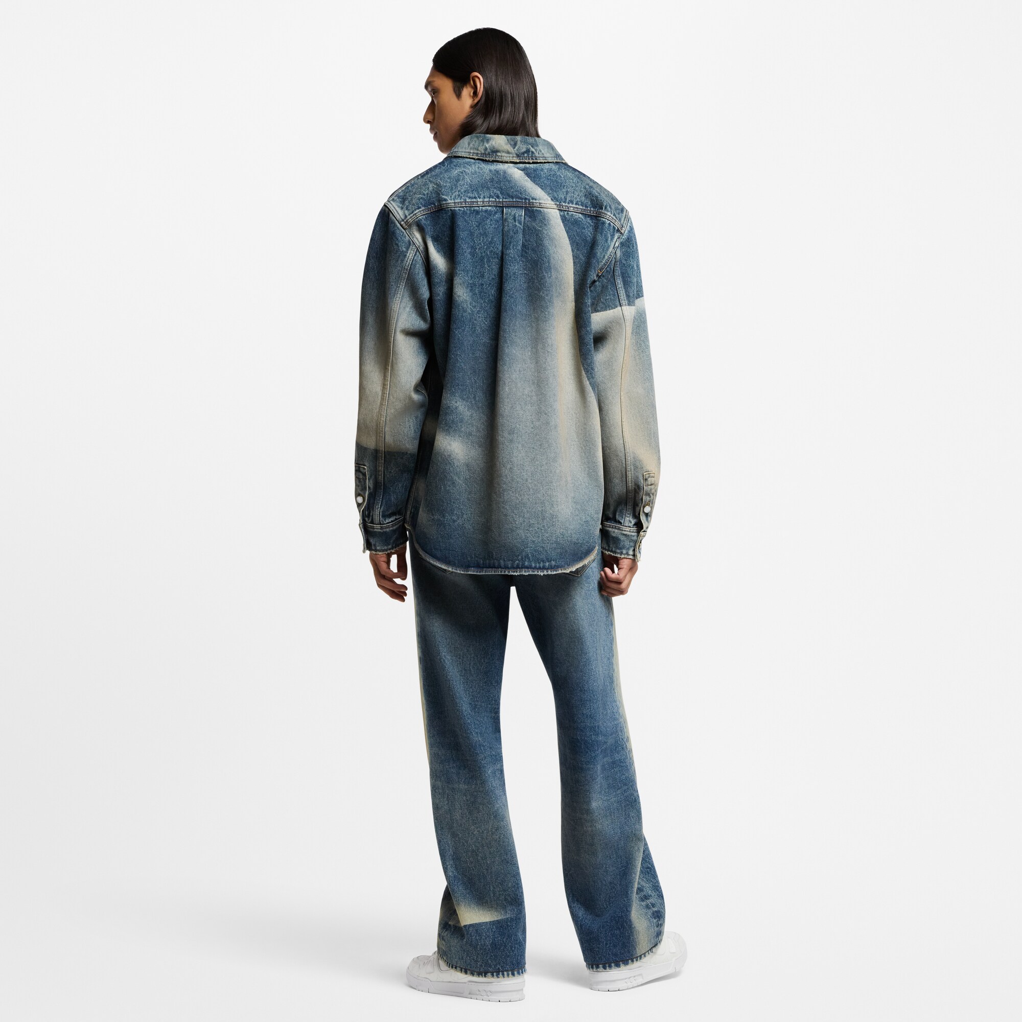 Camisa vaquera con efecto desteñido  Hombre Prêt-à-Porter Camisas | LOUIS VUITTON (Zoom de producto)