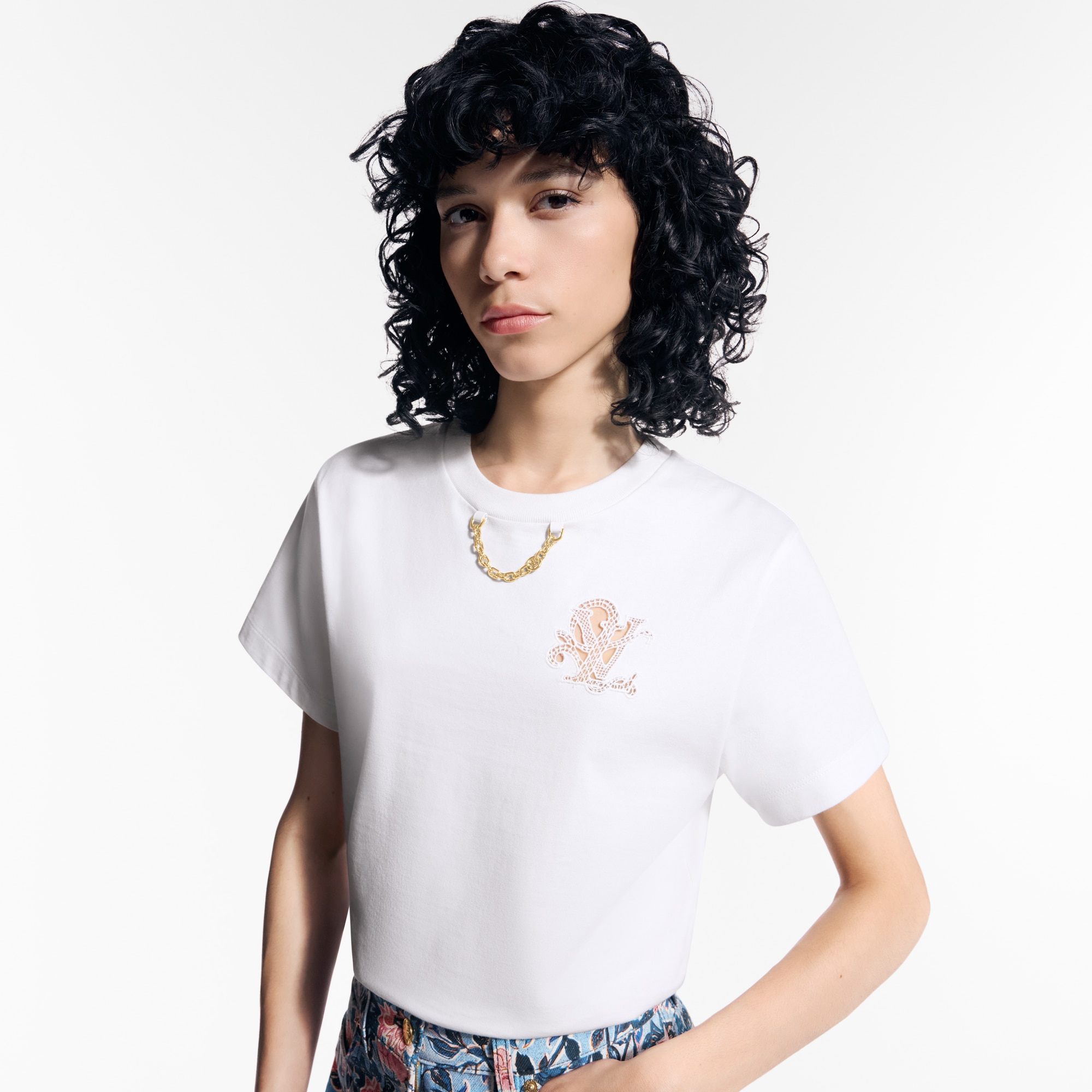Camiseta con bordado LV  Mujer Prêt-à-Porter Tops | LOUIS VUITTON (Zoom de producto)