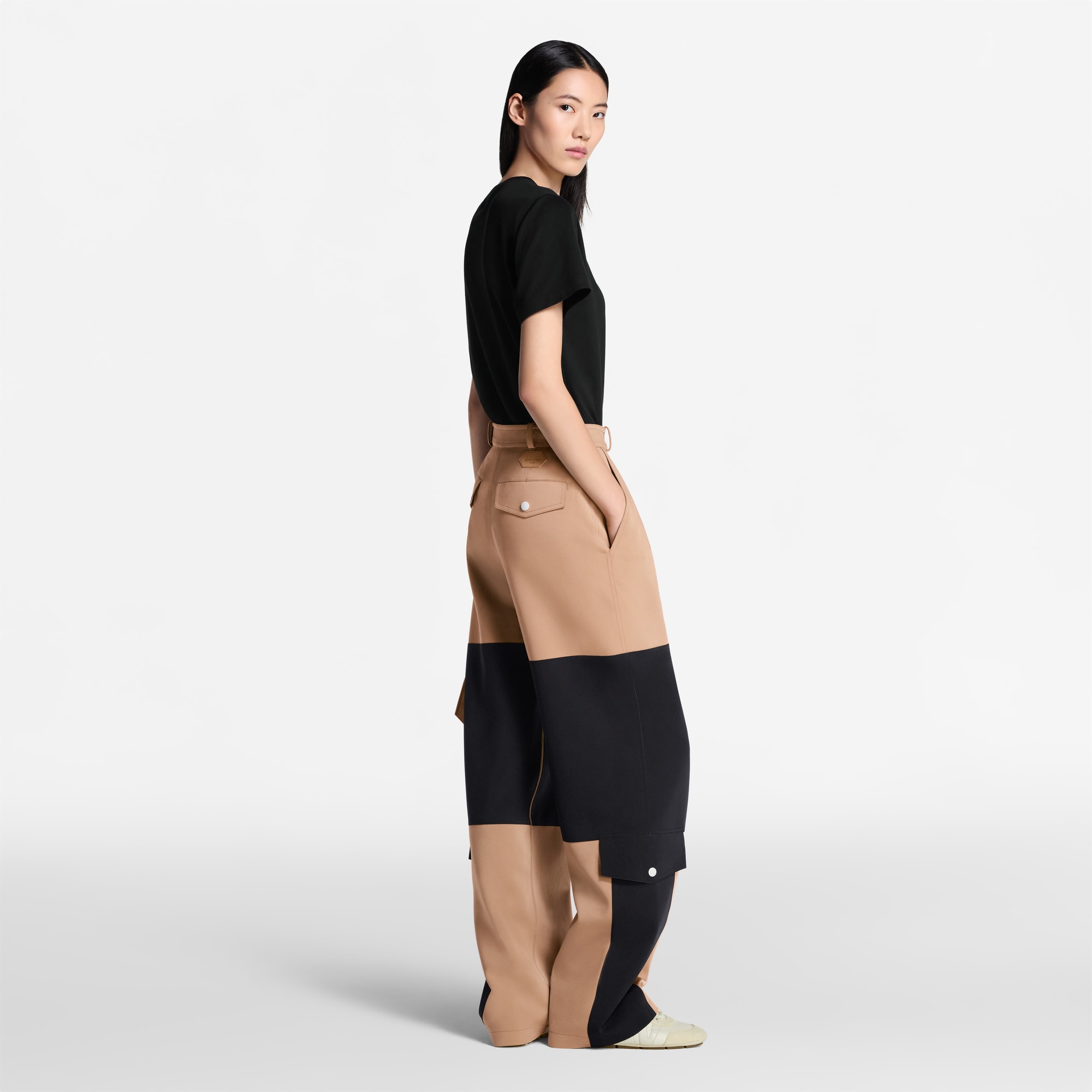Camiseta con distintivo en cursiva  Mujer Prêt-à-Porter Tops | LOUIS VUITTON (Zoom de producto)