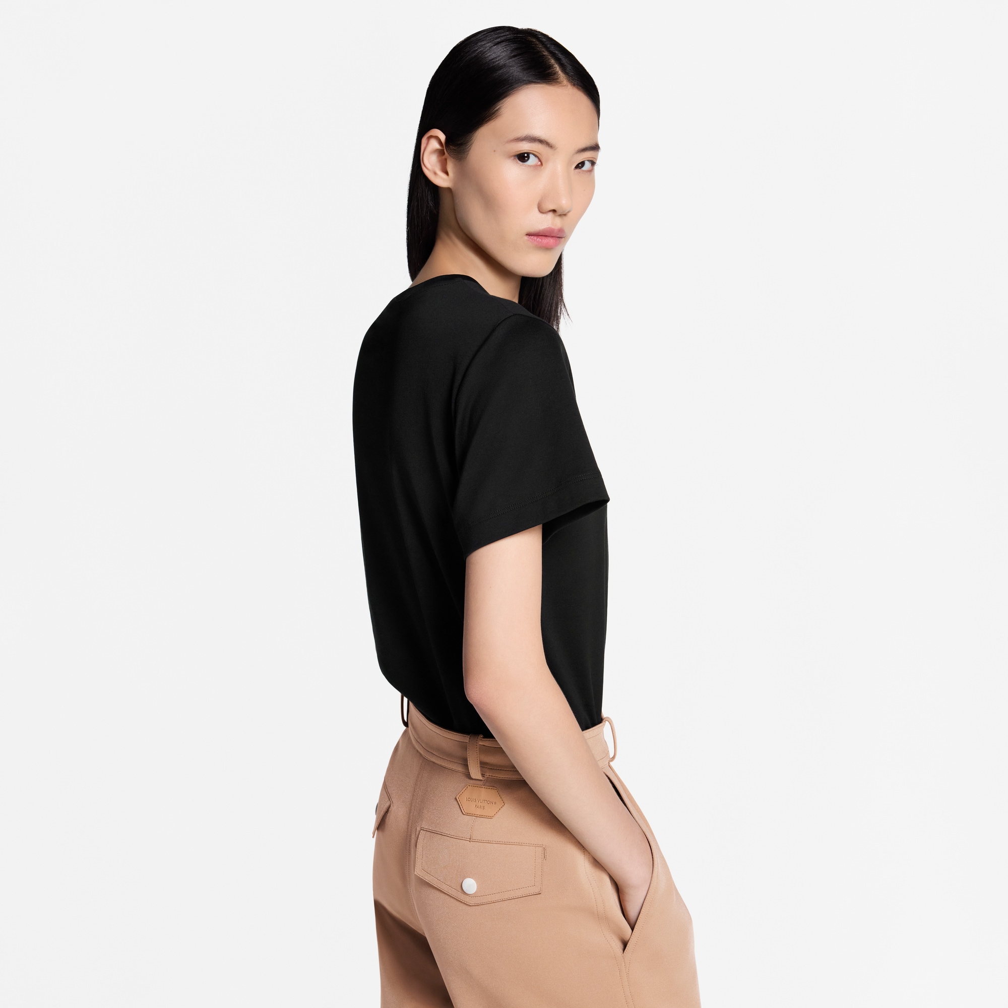 Camiseta con distintivo en cursiva  Mujer Prêt-à-Porter Tops | LOUIS VUITTON (Zoom de producto)