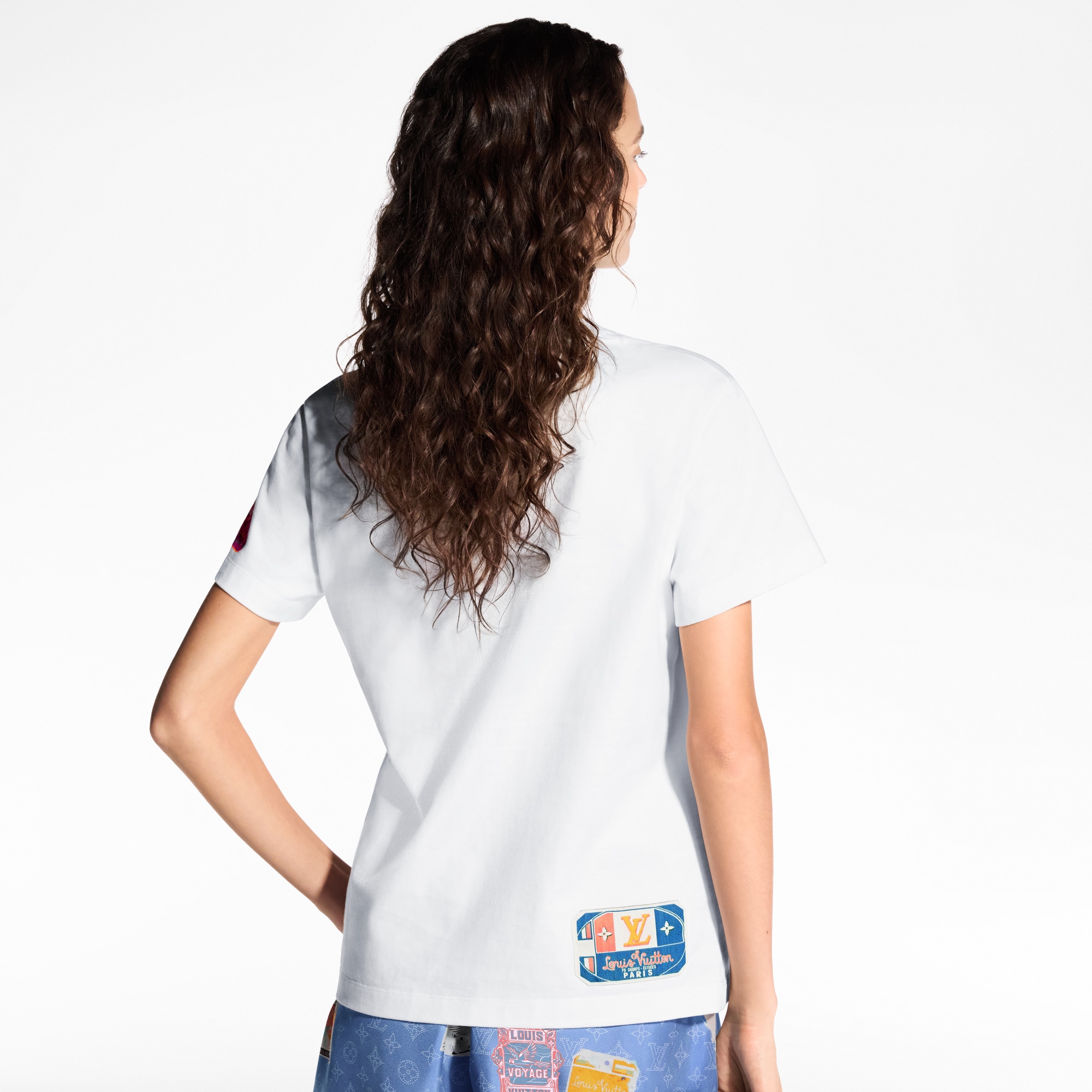 Camiseta con estampado de parches  Mujer Prêt-à-Porter Tops | LOUIS VUITTON (Zoom de producto)