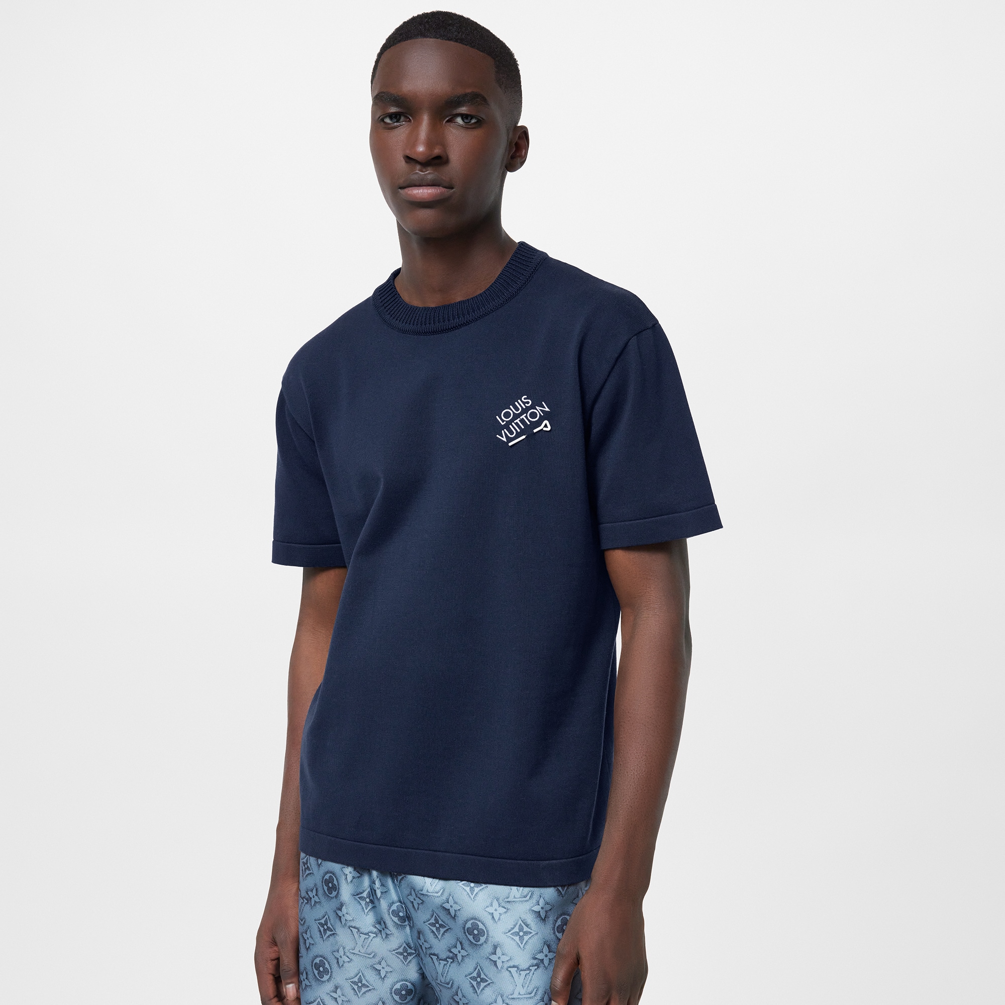Camiseta de manga corta con distintivo  Hombre Prêt-à-Porter Camisetas y polos | LOUIS VUITTON (Zoom de producto)