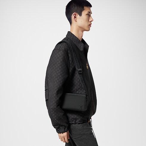 Cartera Alpha con bandolera LV Aerogram Novedades Holiday Selección para él | LOUIS VUITTON (Zoom de producto)