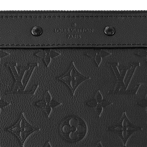 Cartera de mano Pochette To-Go Monogram Shadow Hombre Discontinued Product Obs 13 | LOUIS VUITTON (Zoom de producto)