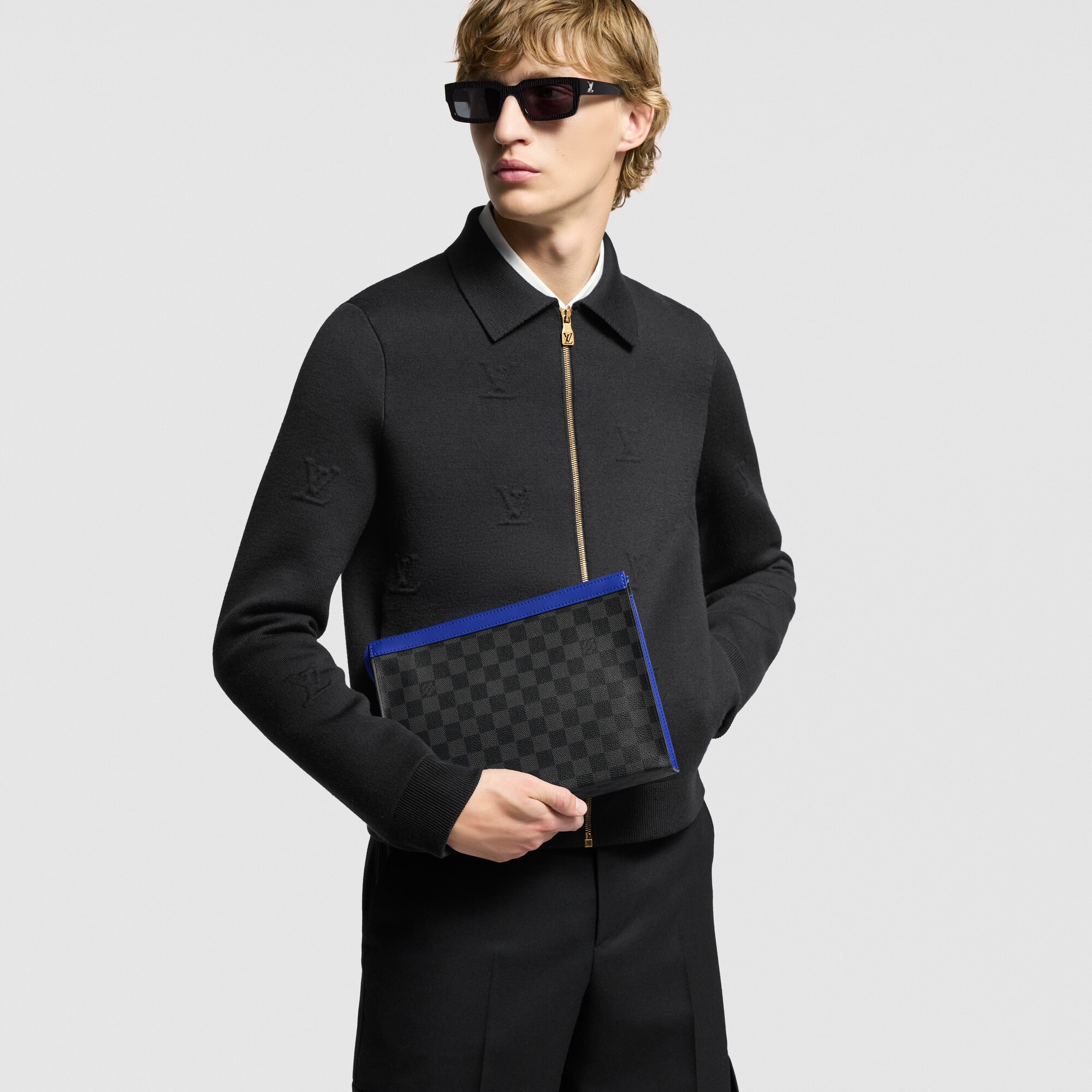 Cartera de mano Pochette Voyage MM Lona Damier Graphite Hombre Carteras y pequeña marroquinería Pochettes | LOUIS VUITTON (Zoom de producto)