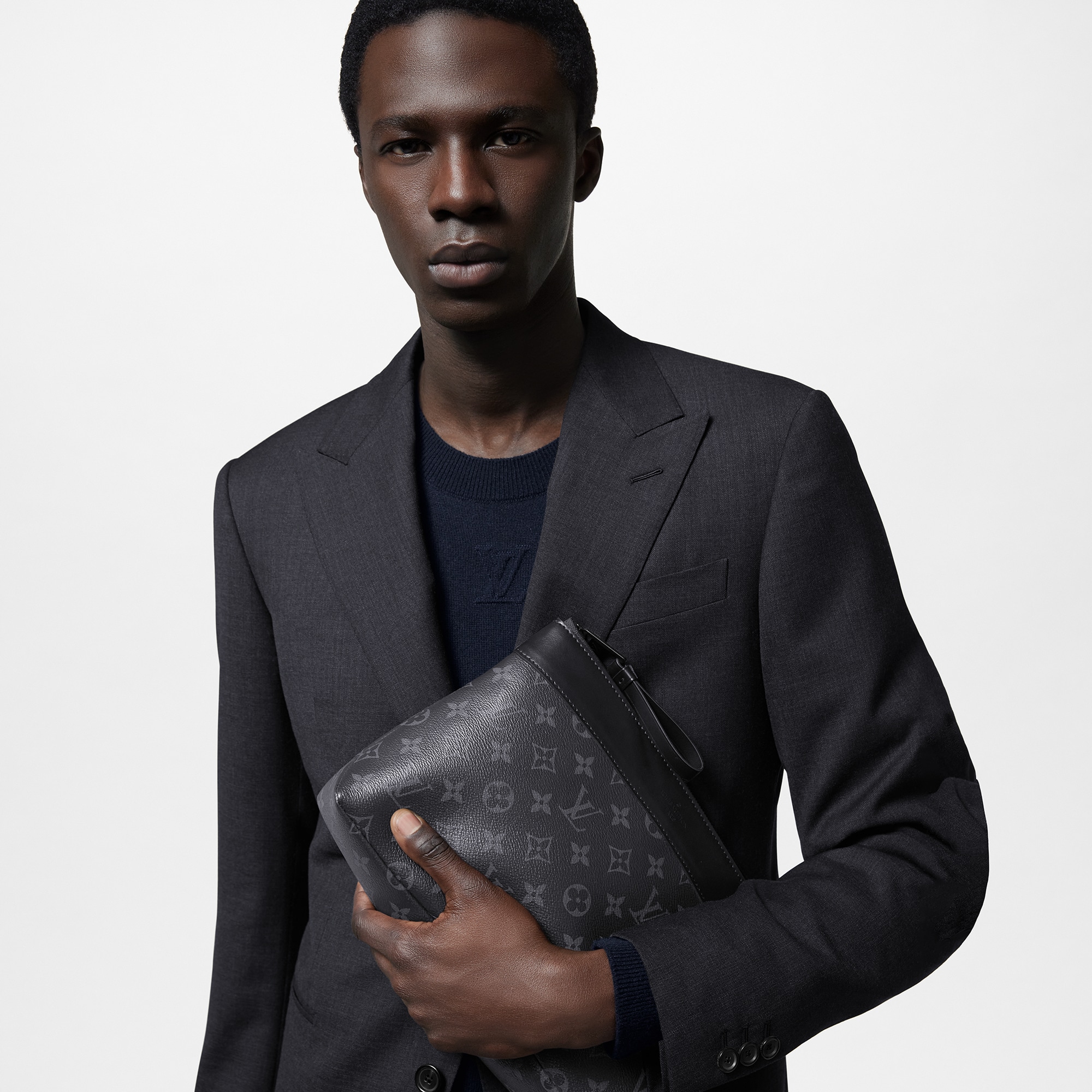 Cartera de mano Pochette Voyage Souple Monogram Eclipse Hombre Carteras y pequeña marroquinería Pochettes | LOUIS VUITTON (Zoom de producto)
