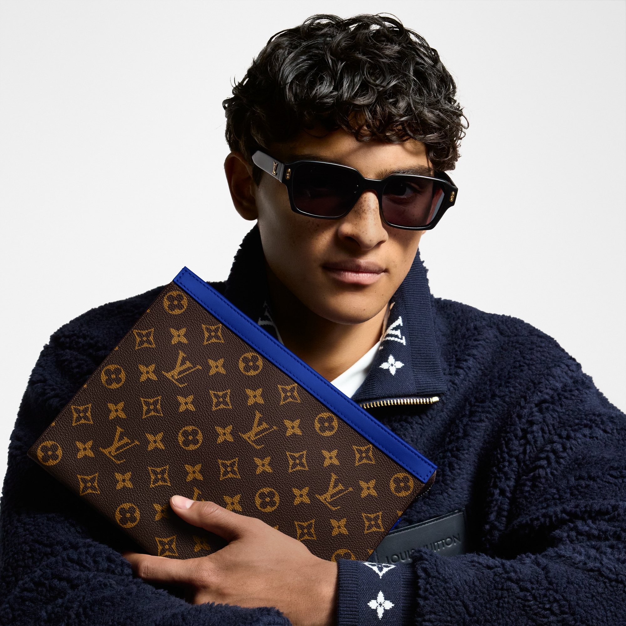 Cartera de mano Voyage MM G73 Hombre Carteras y pequeña marroquinería Pochettes | LOUIS VUITTON (Zoom de producto)