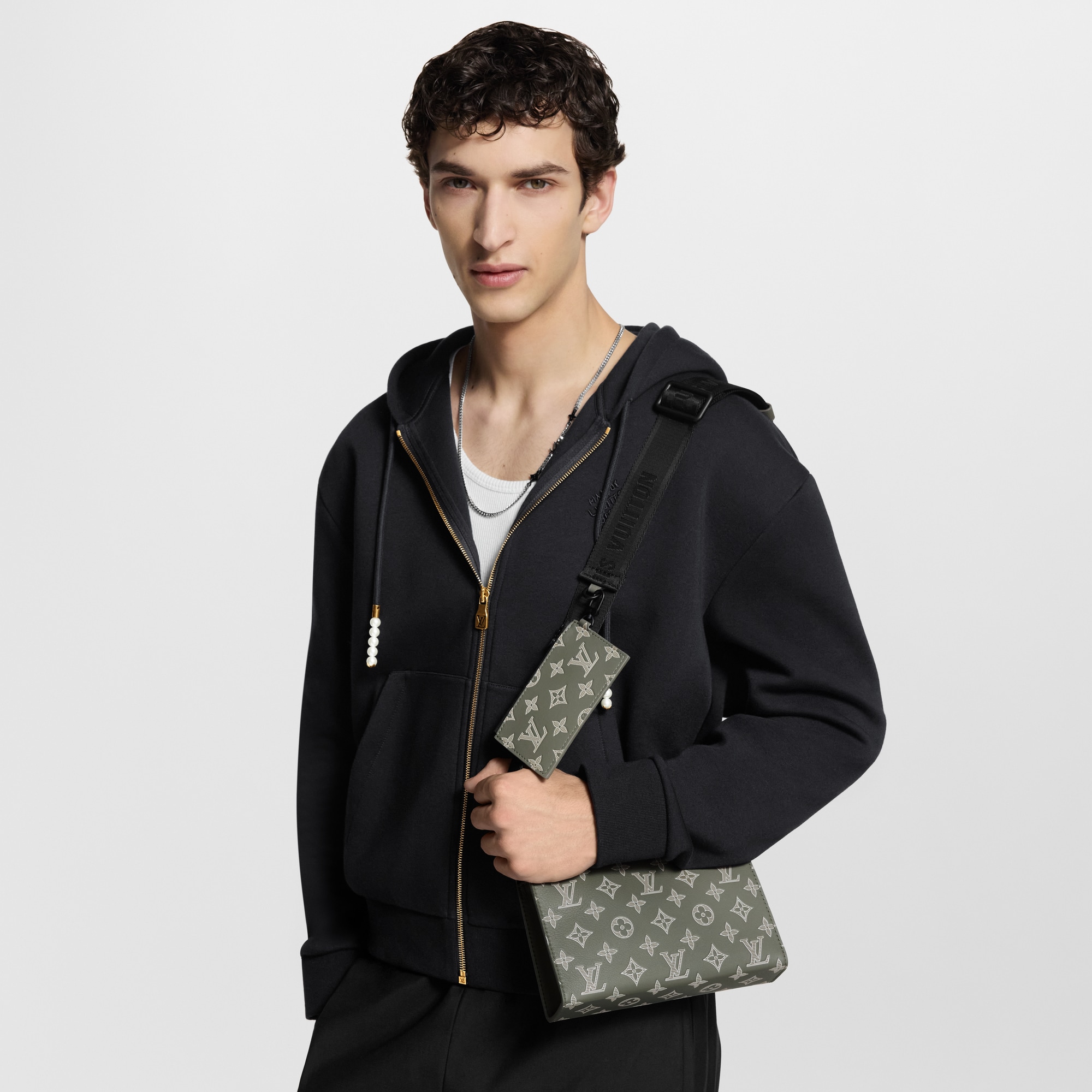 Cartera Gaston con bandolera Monogram Shadow Bolsos y pequeña marroquinería Bolso de hombre Novedades | LOUIS VUITTON (Zoom de producto)