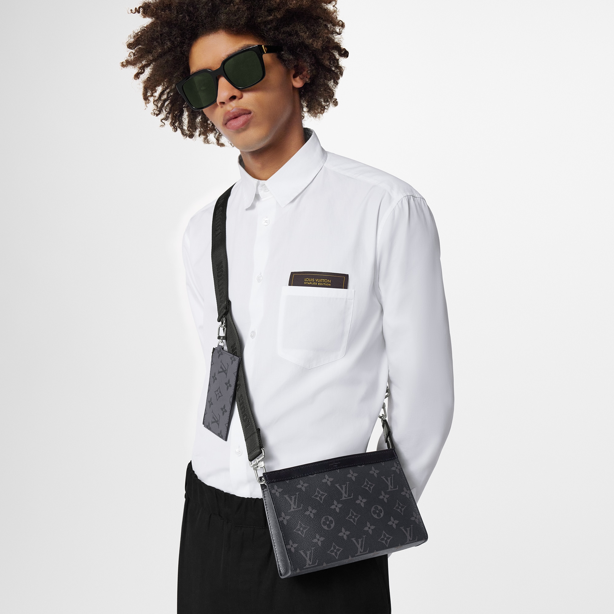 Cartera Gaston con bandolera Monogram Eclipse Hombre Carteras y pequeña marroquinería Todas las carteras y pequeña marroquinería | LOUIS VUITTON (Zoom de producto)