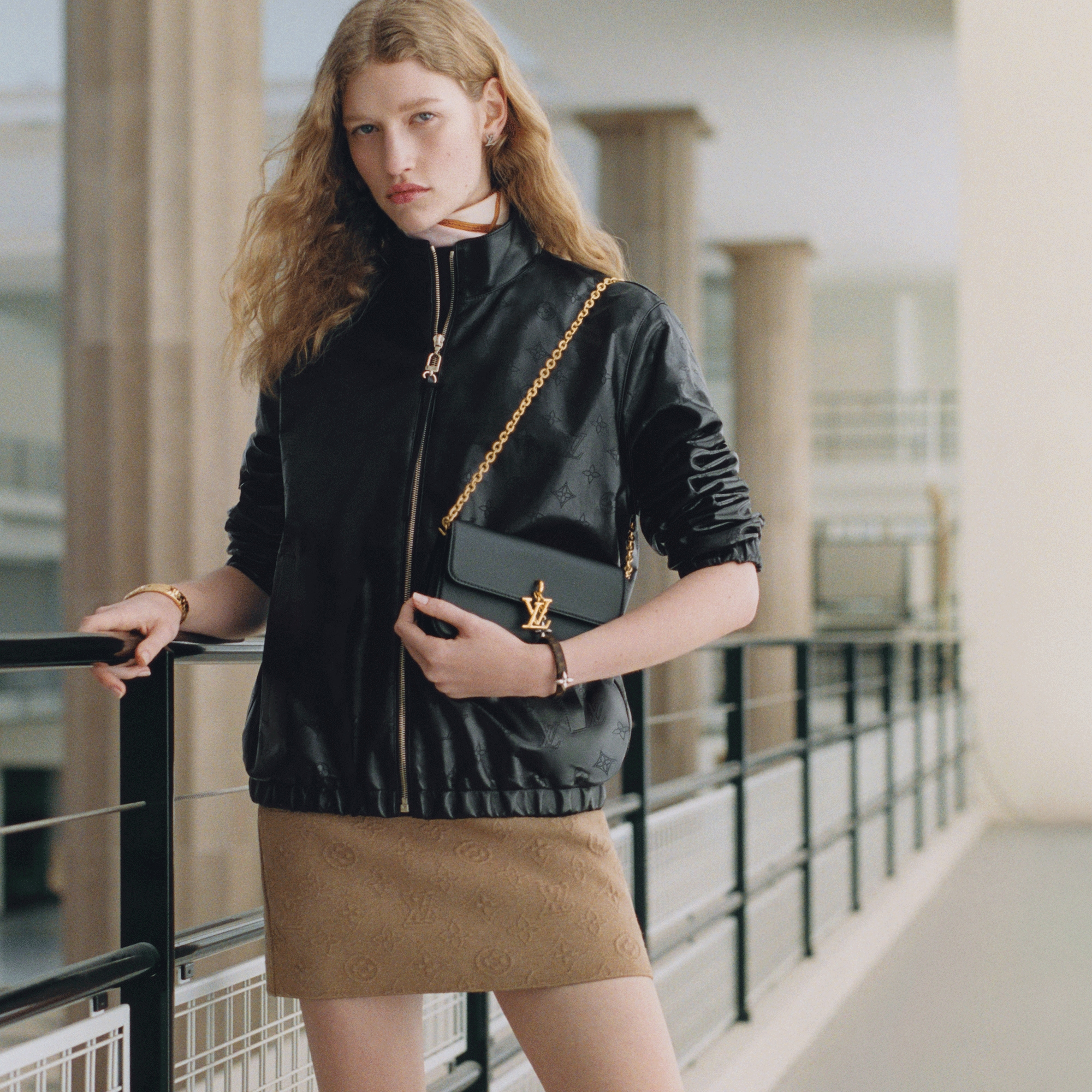 Cartera LV Bloom con cadena  Mujer Carteras y pequeña marroquinería Novedad | LOUIS VUITTON (Zoom de producto)