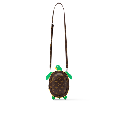 Cartera LV Turtle con bandolera Otros Monogram Canvas Hombre Carteras y pequeña marroquinería Mini Bolsos | LOUIS VUITTON (Zoom de producto)