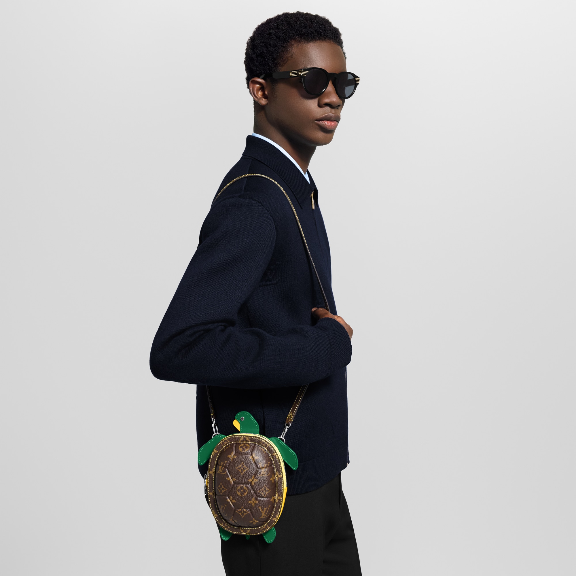 Cartera LV Turtle con bandolera Autres Toiles Monogram Hombre Carteras y pequeña marroquinería Mini Bolsos | LOUIS VUITTON (Zoom de producto)