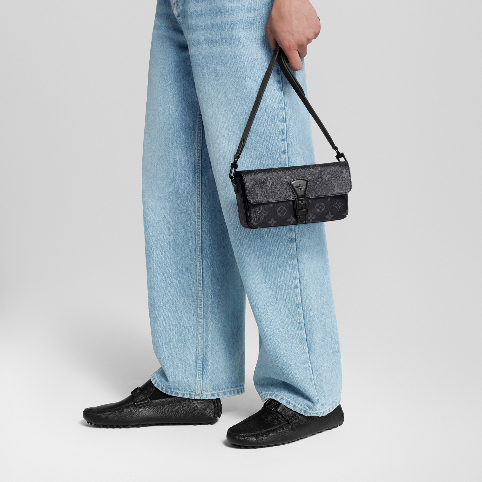 Cartera Montsouris con bandolera Lona Monogram Eclipse Hombre Carteras y pequeña marroquinería Mini Bolsos | LOUIS VUITTON (Zoom de producto)
