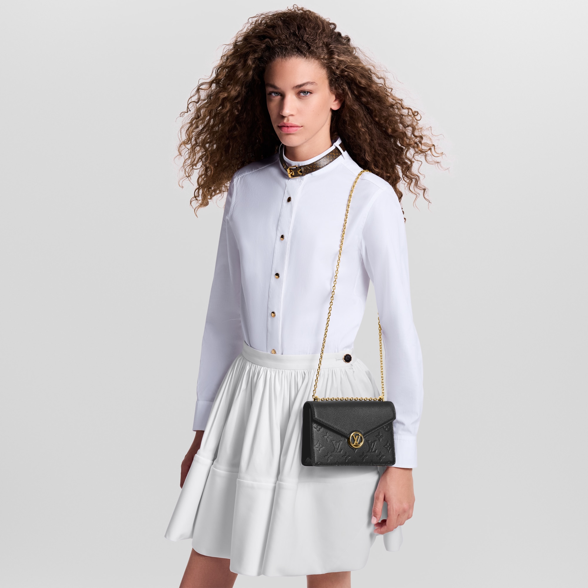 Cartera Rosy con cadena Piel Monogram Empreinte Mujer Carteras y pequeña marroquinería Carteras con cadena y mini bolsos | LOUIS VUITTON (Zoom de producto)