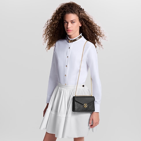 Cartera Rosy con cadena Piel Monogram Empreinte Mujer Carteras y pequeña marroquinería Carteras con cadena y mini bolsos | LOUIS VUITTON (Zoom de producto)