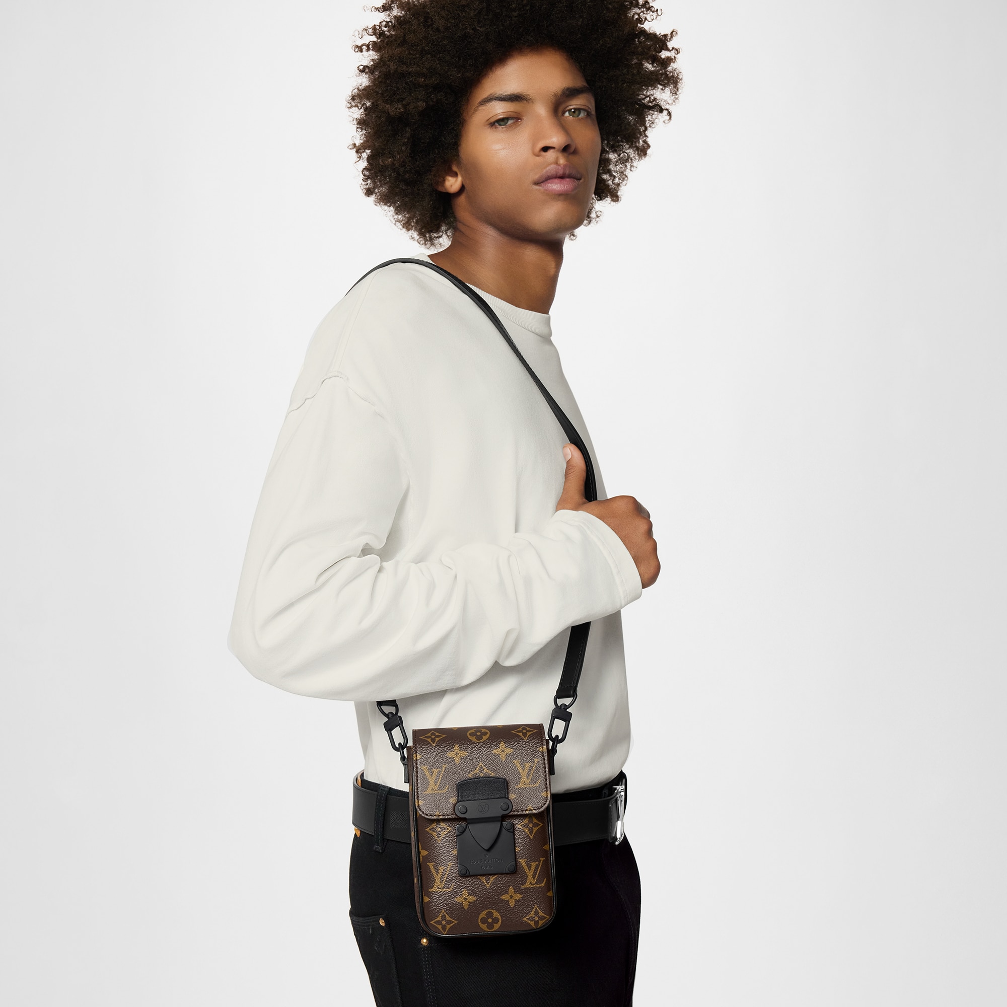 Cartera S-Lock Vertical con bandolera Lona Monogram Macassar Hombre Bolsos All Collections | LOUIS VUITTON (Zoom de producto)