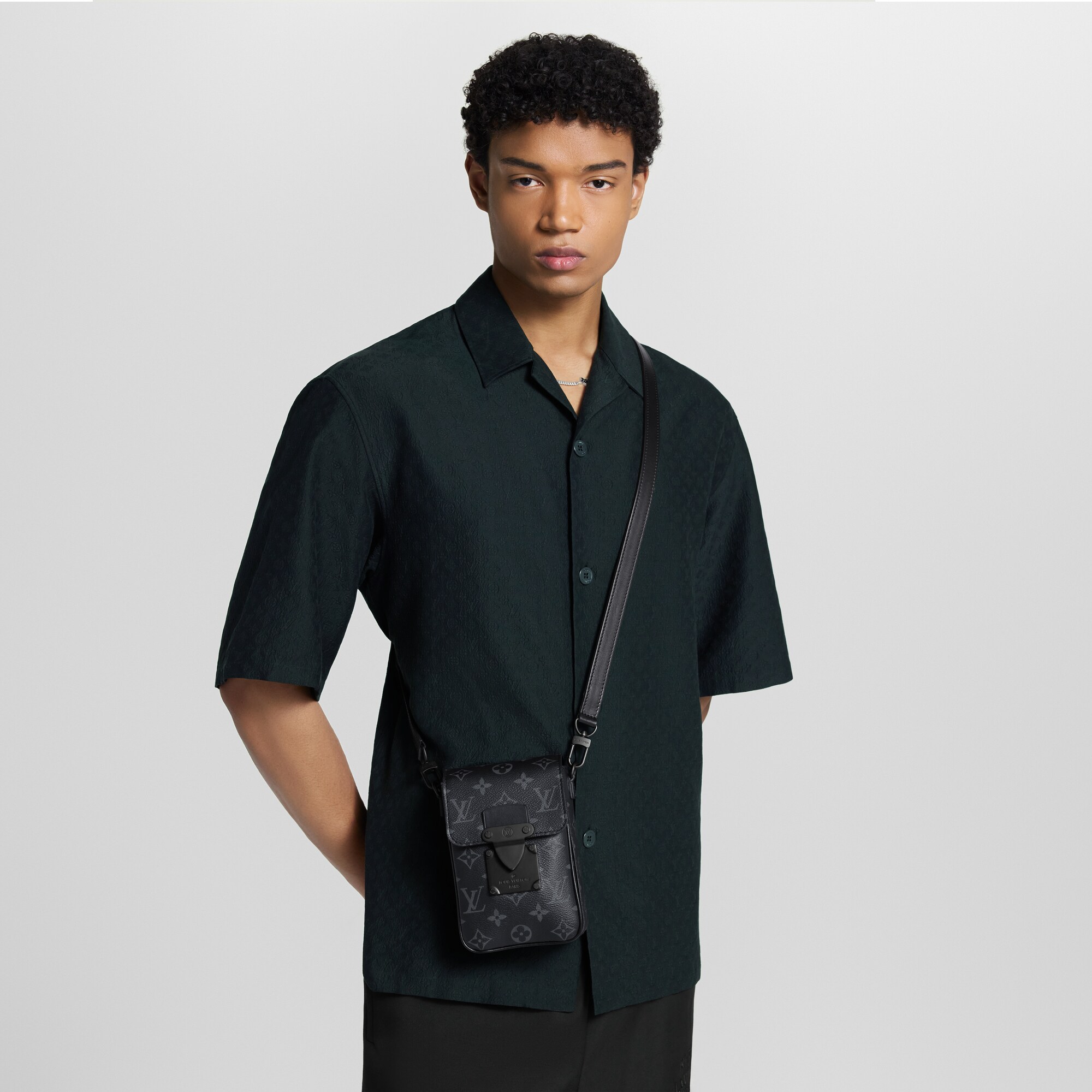 Cartera S-Lock Vertical con bandolera Monogram Eclipse Hombre Bolsos Todas las colecciones | LOUIS VUITTON (Zoom de producto)