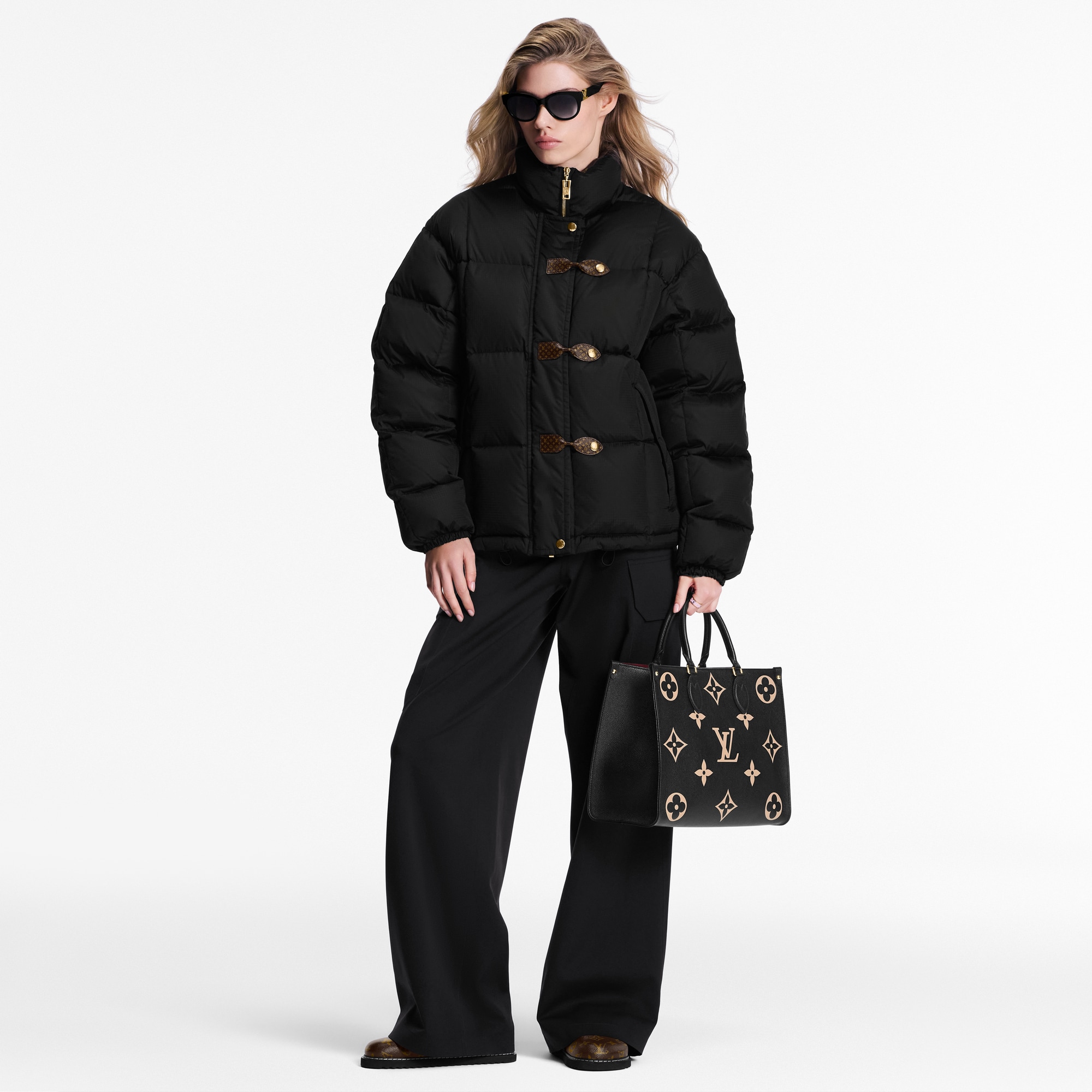 Cazadora de plumas Pillow con detalles Monogram  Mujer Prêt-à-Porter Abrigos y chaquetas | LOUIS VUITTON (Zoom de producto)