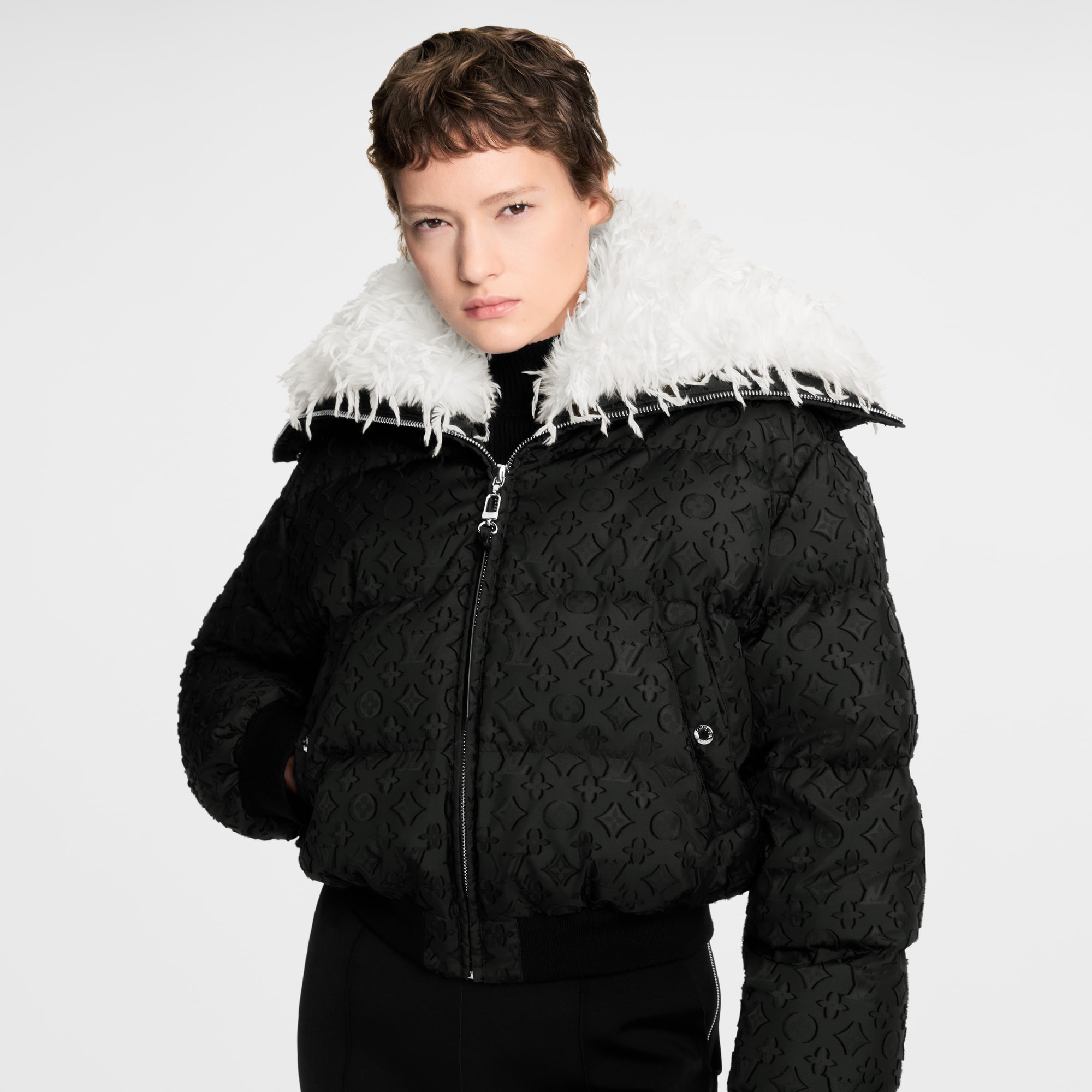 Cazadora de plumón con cuello de plumas  Mujer Prêt-à-Porter Abrigos y chaquetas | LOUIS VUITTON (Zoom de producto)