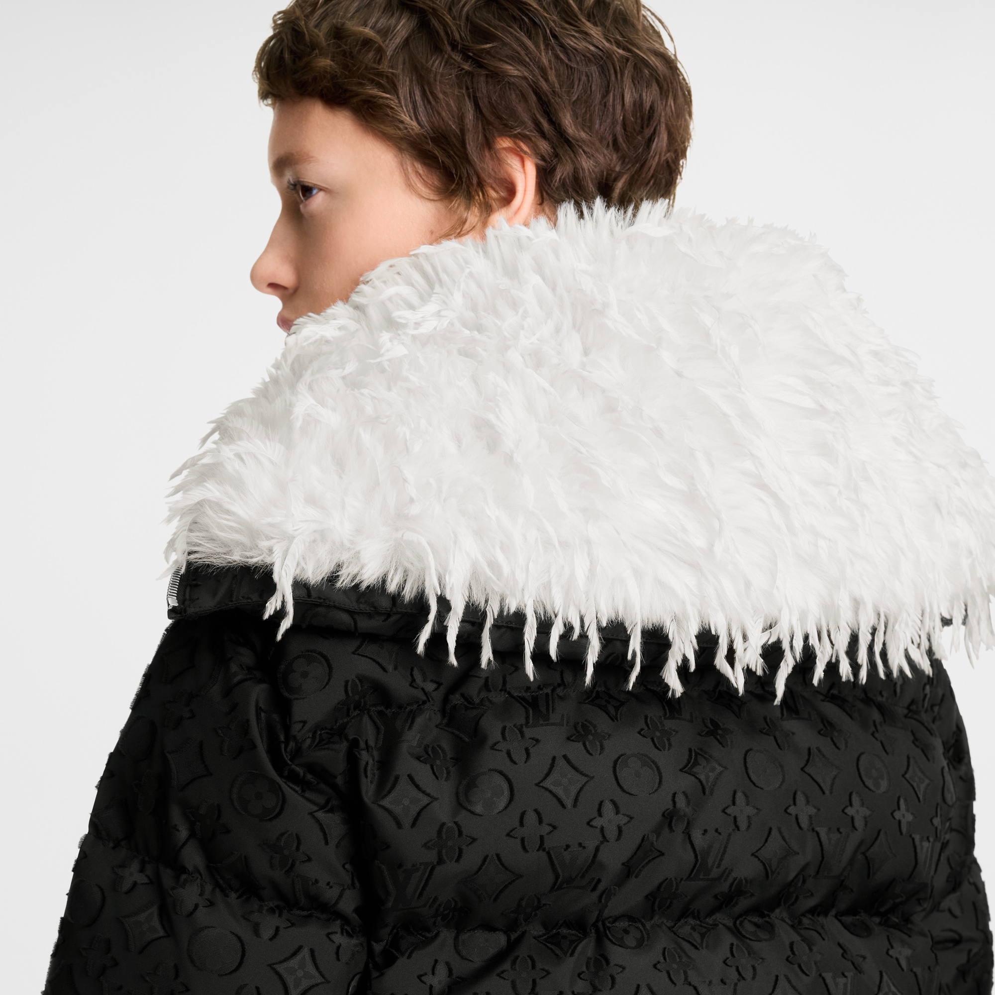 Cazadora de plumón con cuello de plumas  Mujer Prêt-à-Porter Abrigos y chaquetas | LOUIS VUITTON (Zoom de producto)