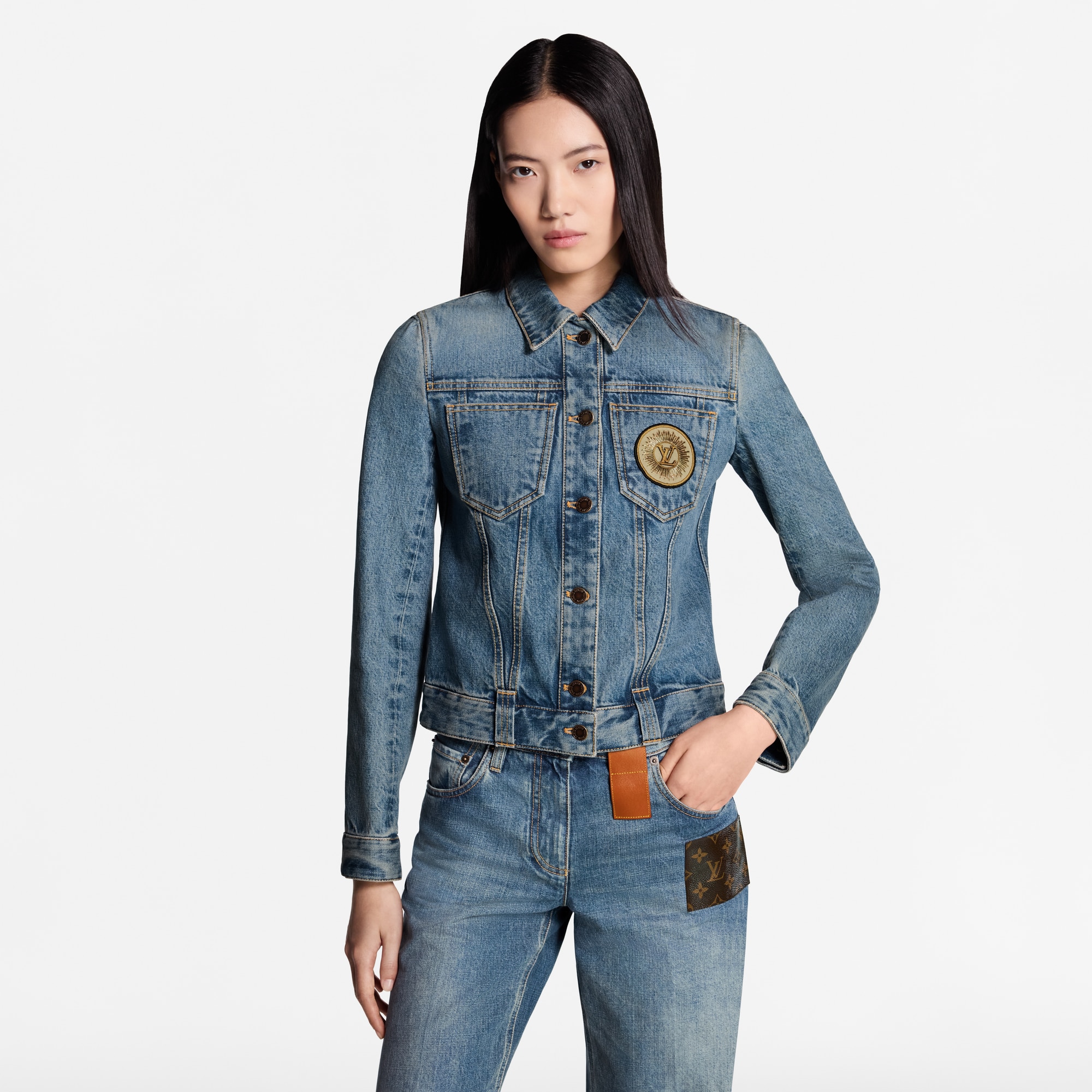 Chaqueta vaquera con parche LV  Mujer Prêt-à-Porter Abrigos y chaquetas | LOUIS VUITTON (Zoom de producto)
