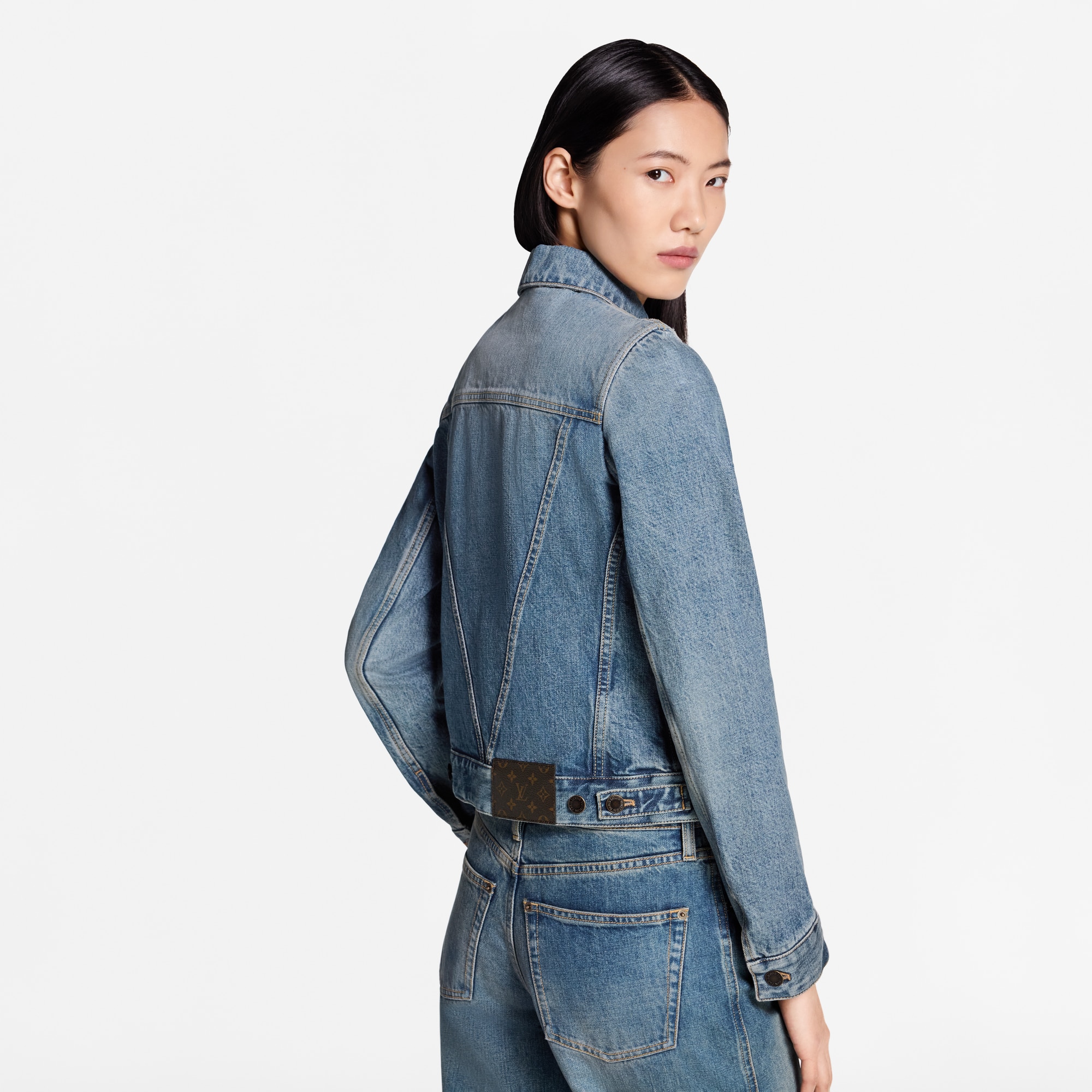 Chaqueta vaquera con parche LV  Mujer Prêt-à-Porter Abrigos y chaquetas | LOUIS VUITTON (Zoom de producto)
