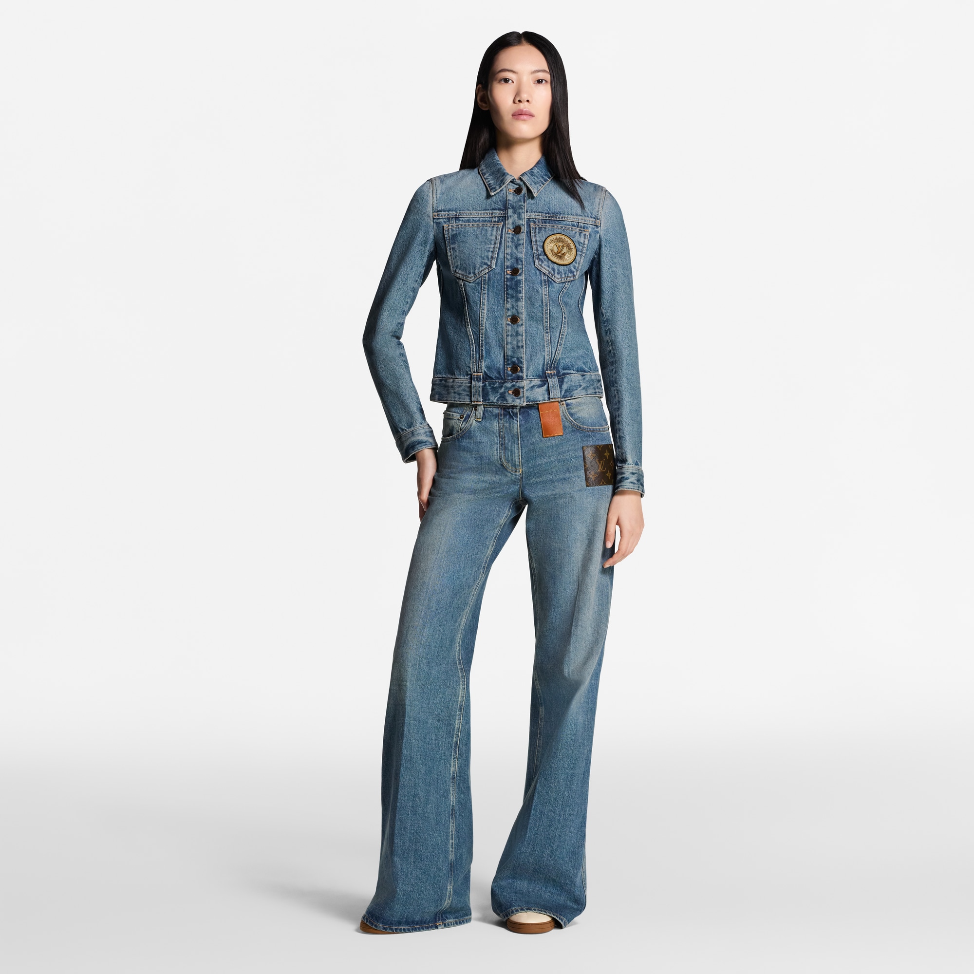 Chaqueta vaquera con parche LV  Mujer Prêt-à-Porter Abrigos y chaquetas | LOUIS VUITTON (Zoom de producto)
