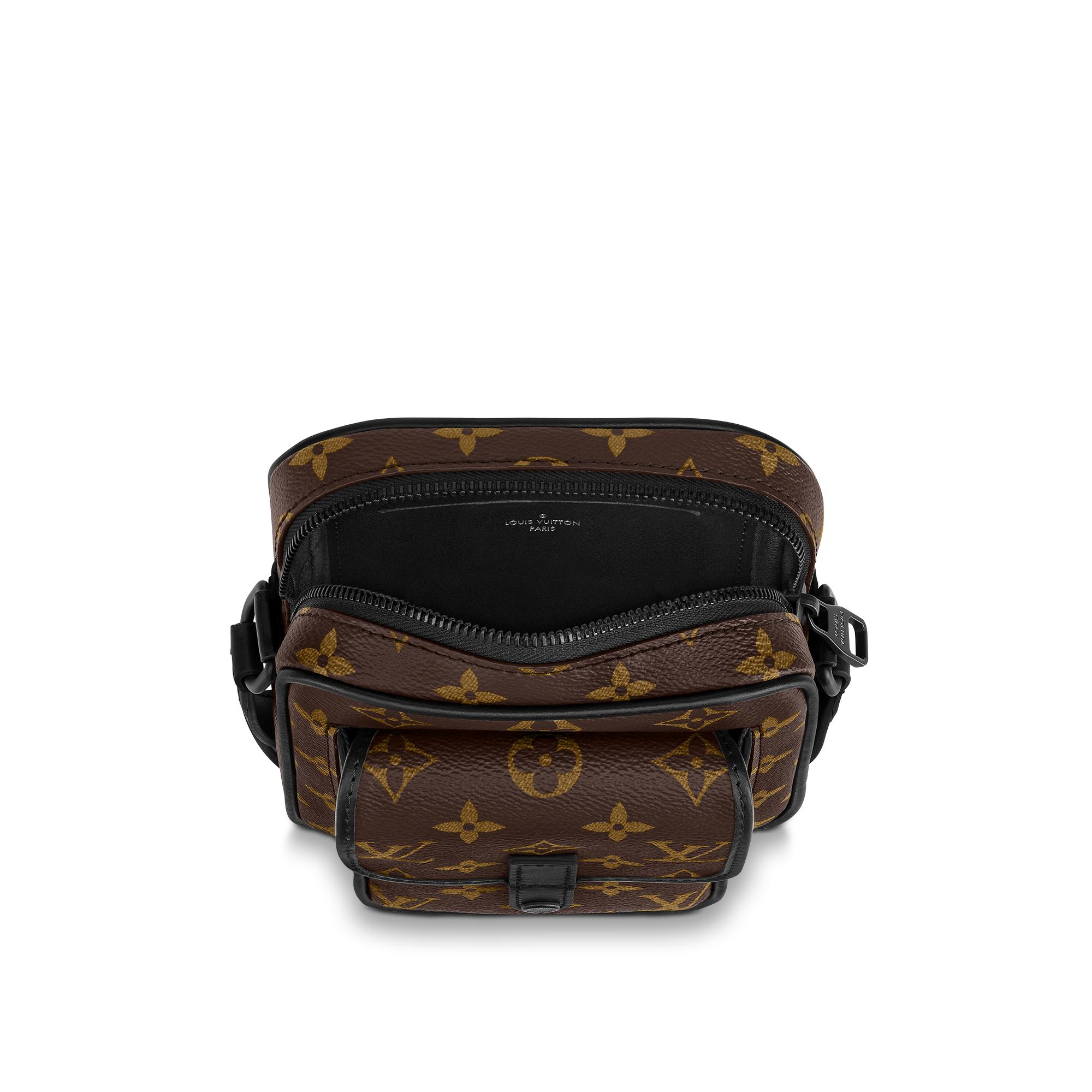 Christopher Wearable Wallet Lona Monogram Macassar Hombre Carteras y pequeña marroquinería Todas las carteras y pequeña marroquinería | LOUIS VUITTON (Zoom de producto)