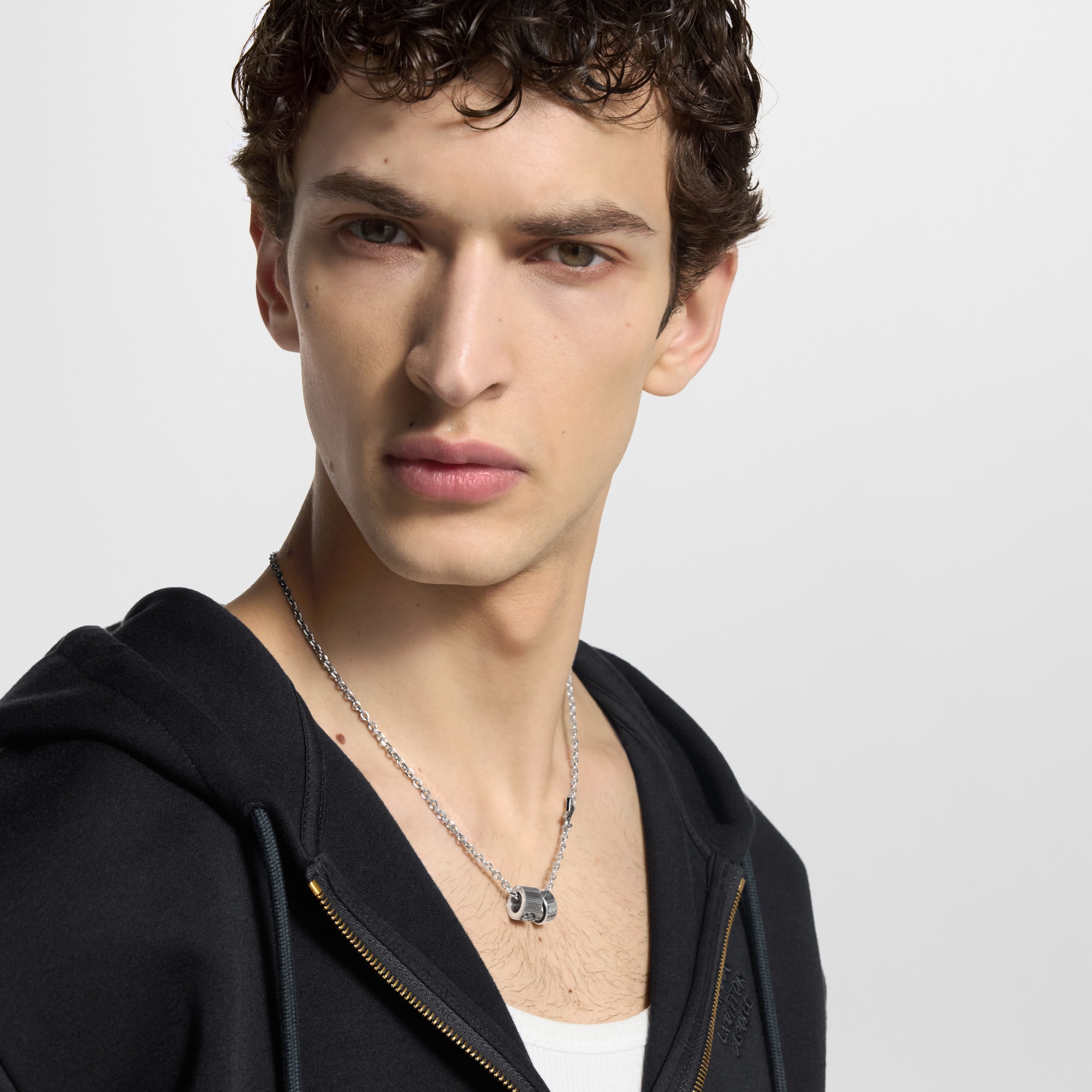 Colgante Damier Rings S00 Hombre Joyería Collares y colgantes | LOUIS VUITTON (Zoom de producto)