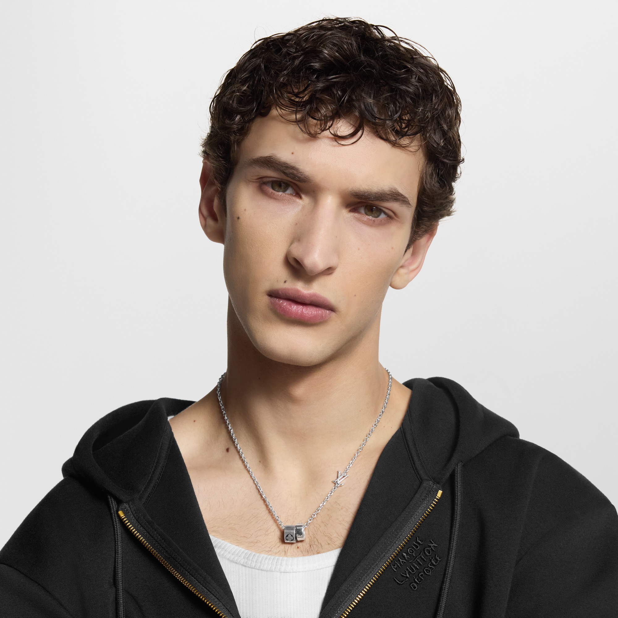 Colgante Damier Rings S00 Hombre Joyería Collares y colgantes | LOUIS VUITTON (Zoom de producto)