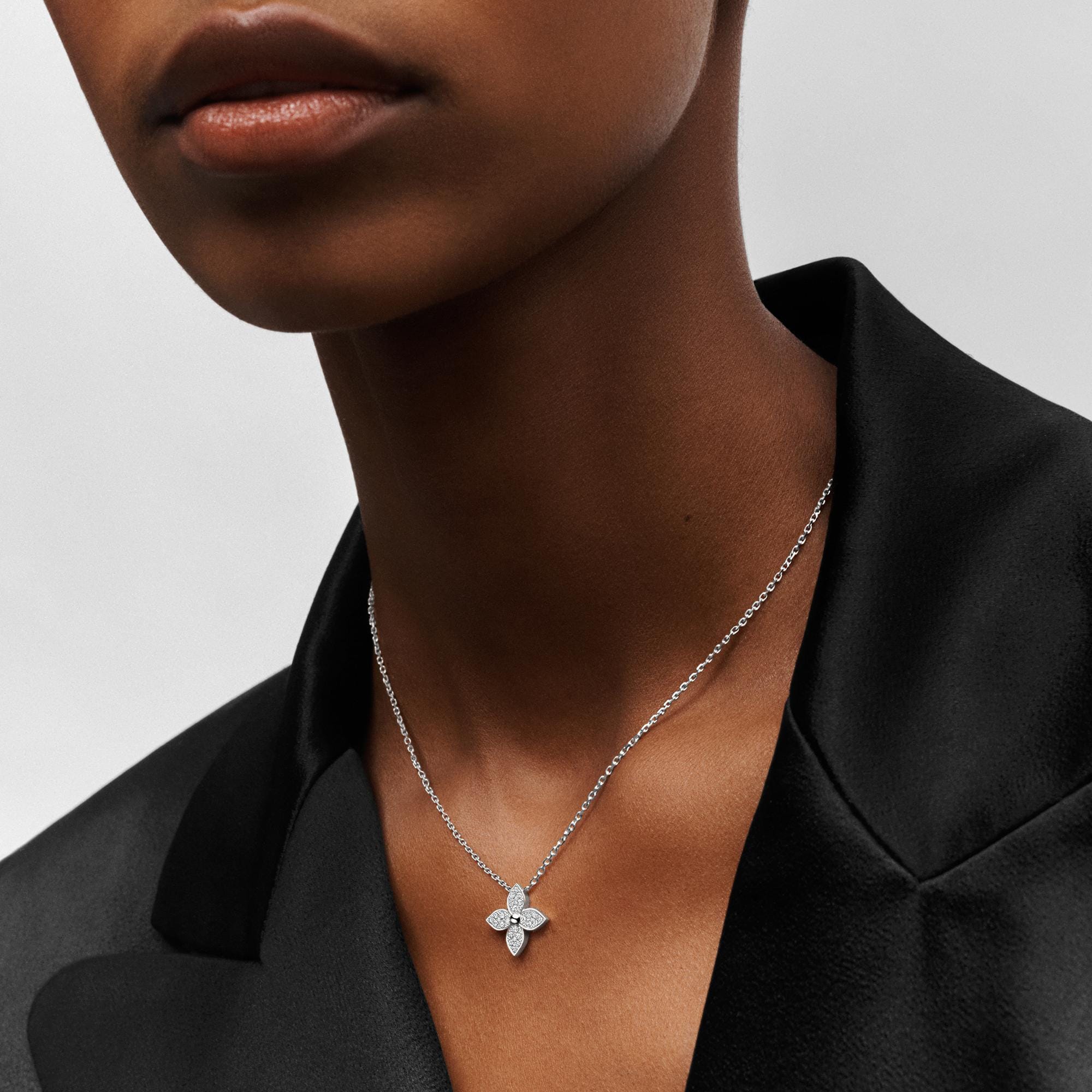 Colgante Idylle Blossom de oro blanco y diamantes  Joyería Categorías Collares y colgantes | LOUIS VUITTON (Zoom de producto)