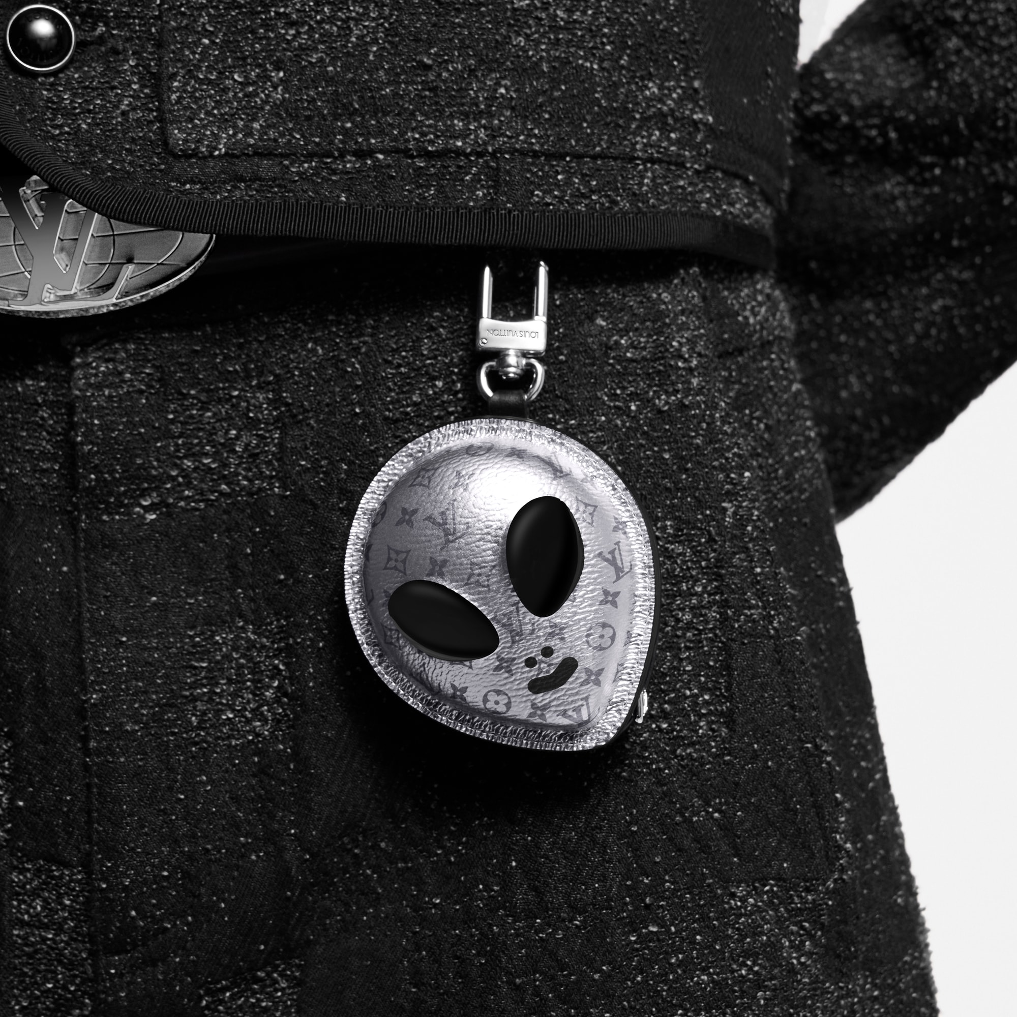 Colgante para bolso LV Alien S00 Hombre Accesorios Llaveros y charms | LOUIS VUITTON (Zoom de producto)