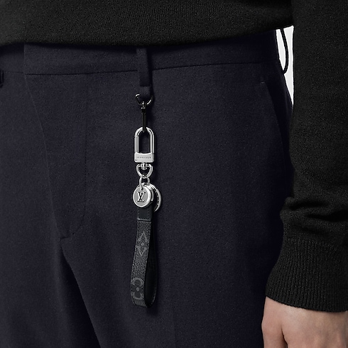 Colgante y llavero Dragonne S00 Hombre Accesorios Llaveros y charms | LOUIS VUITTON (Zoom de producto)