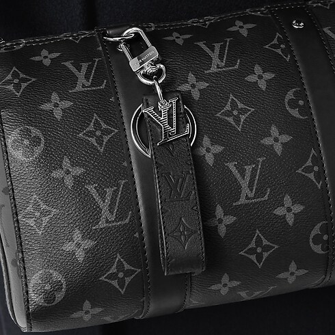 Colgante y llavero LV Shadow Dragonne S00 Hombre Accesorios Llaveros y charms | LOUIS VUITTON (Zoom de producto)