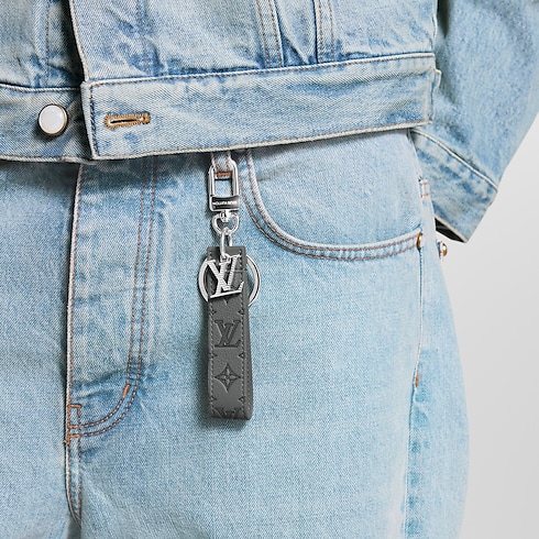 Colgante y llavero LV Shadow Dragonne S00 Hombre Accesorios Llaveros y charms | LOUIS VUITTON (Zoom de producto)