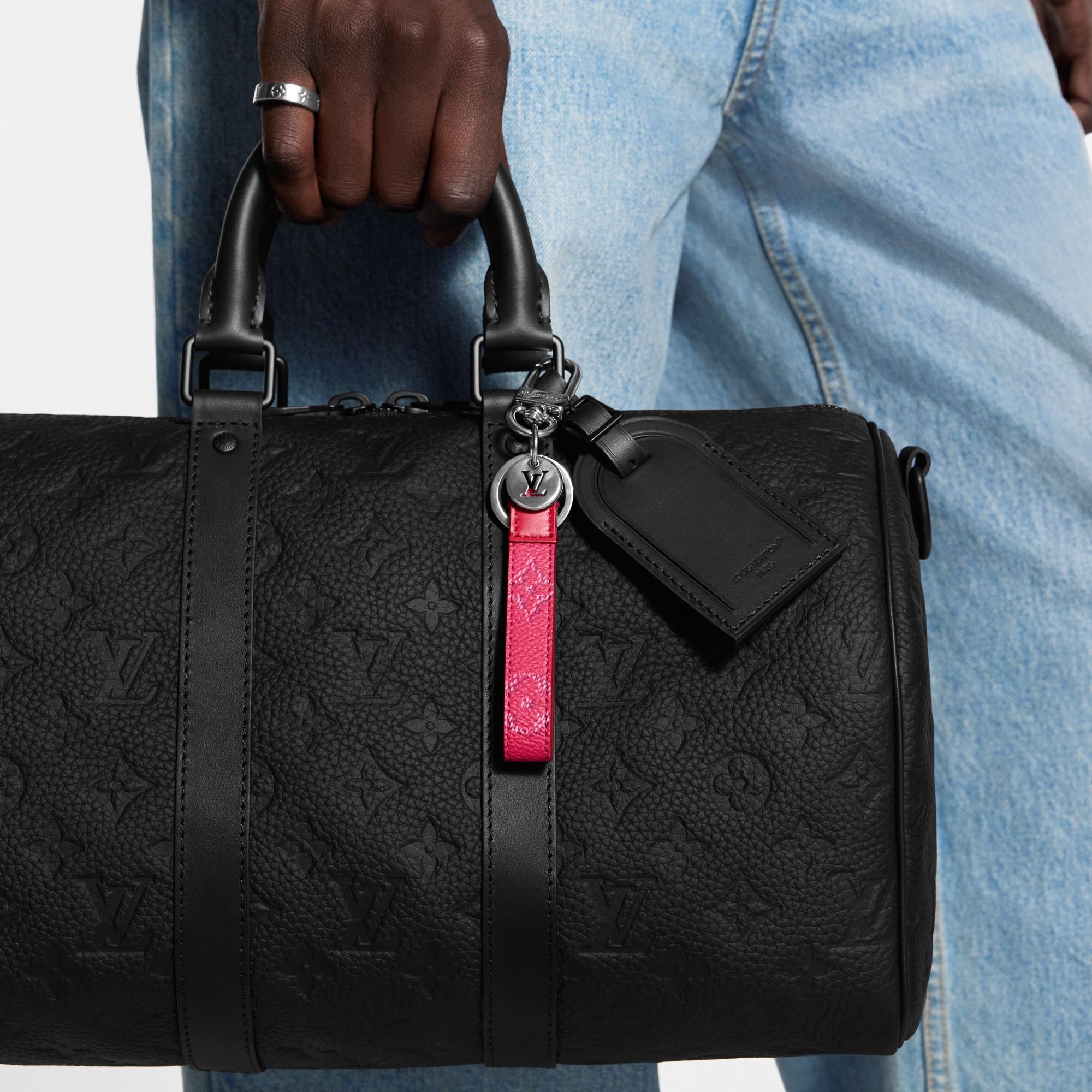 Colgante y llavero LV Slim Dragonne S00 Hombre Accesorios Llaveros y charms | LOUIS VUITTON (Zoom de producto)