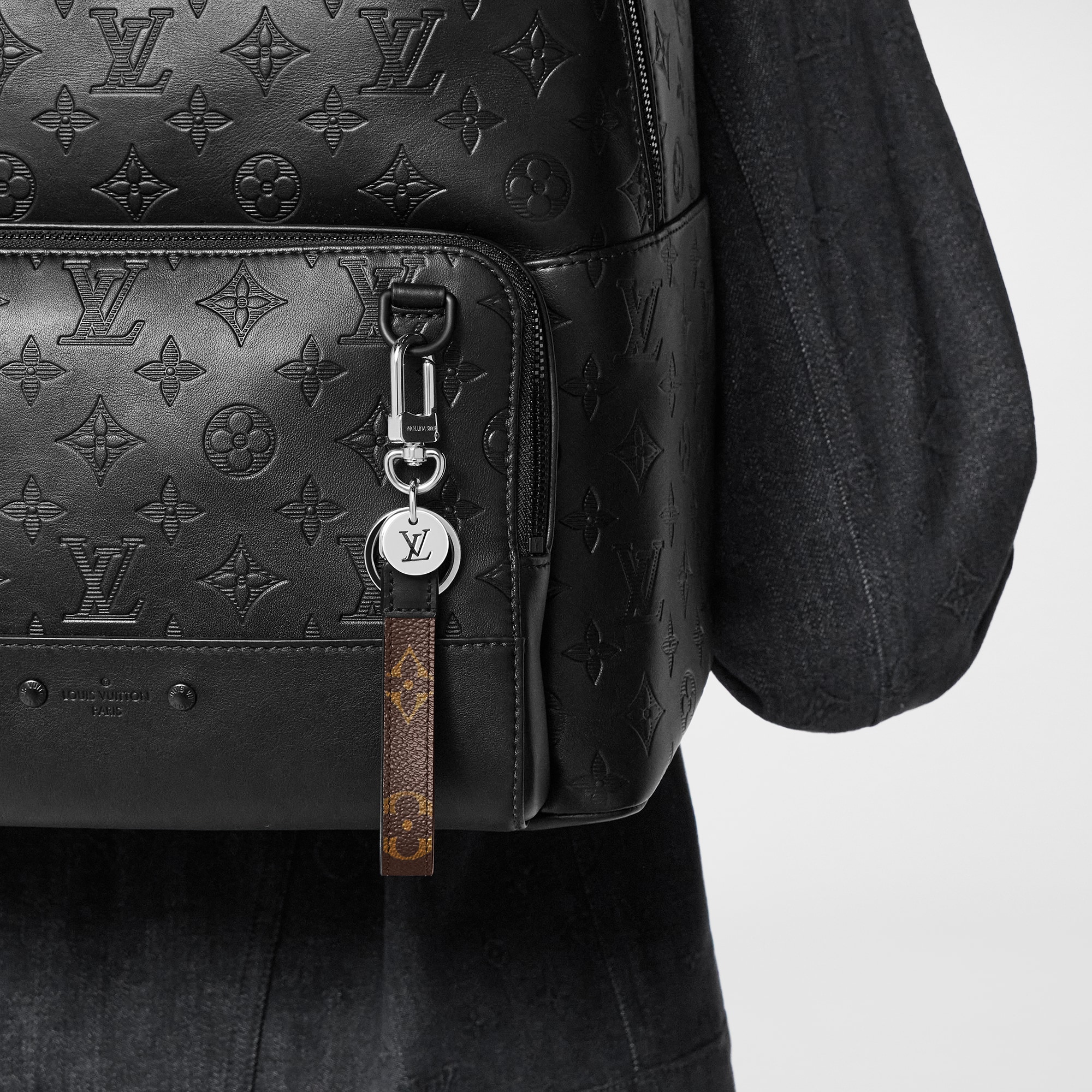 Colgante y llavero Monogram Slim Dragonne S00 Hombre Accesorios Llaveros y charms | LOUIS VUITTON (Zoom de producto)