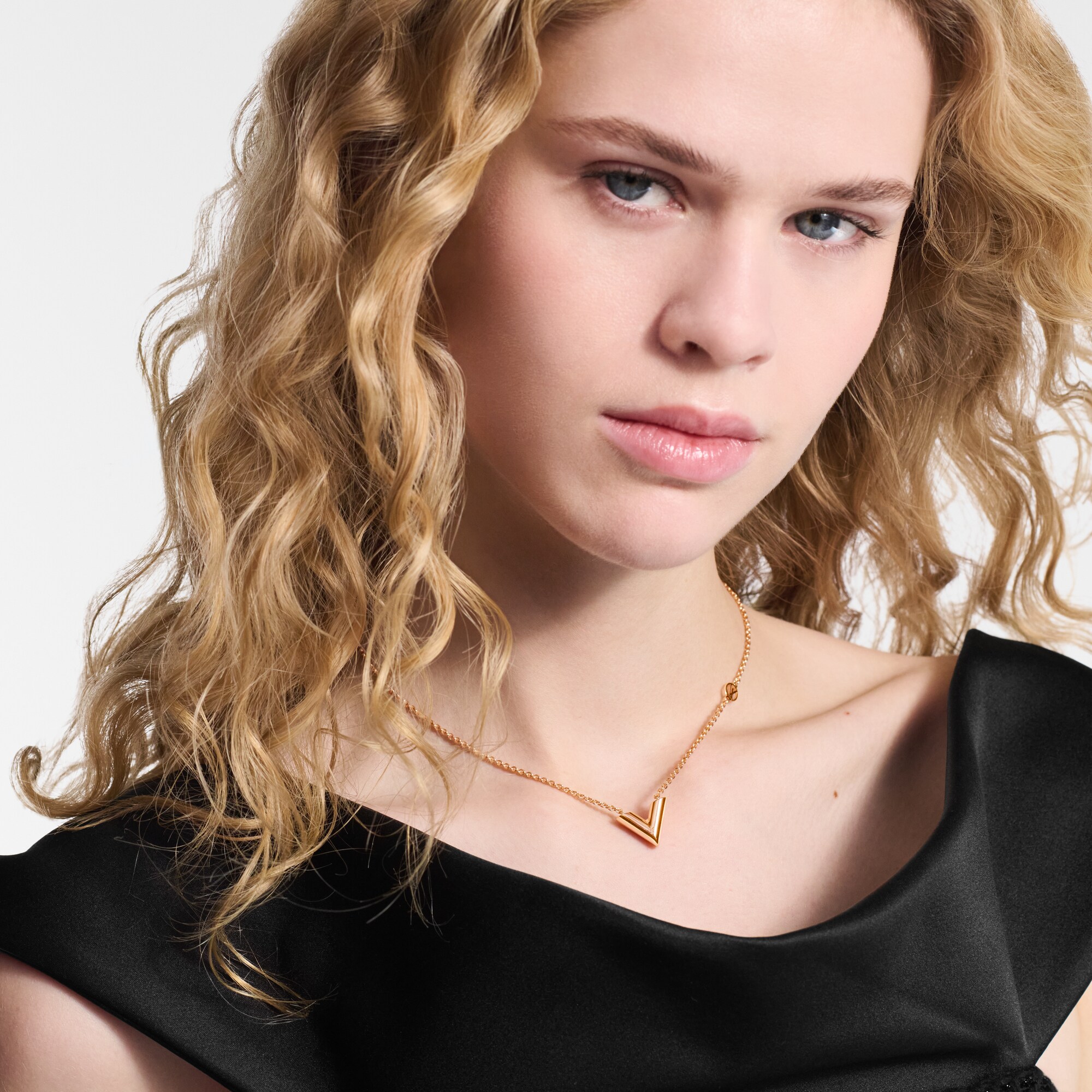 Collar Essential V S00 Mujer Bisutería Toda la bisutería | LOUIS VUITTON (Zoom de producto)