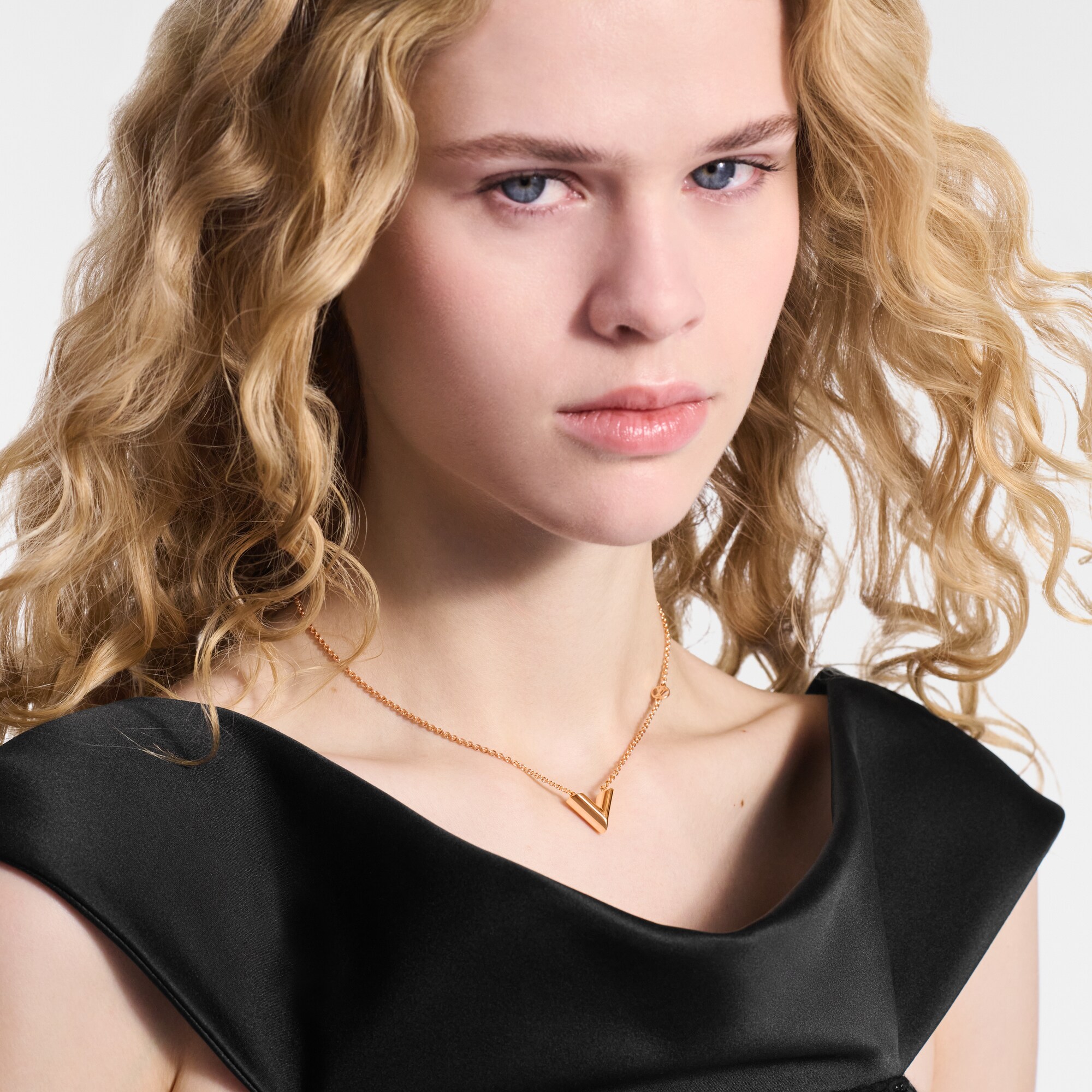 Collar Essential V S00 Mujer Bisutería Toda la bisutería | LOUIS VUITTON (Zoom de producto)