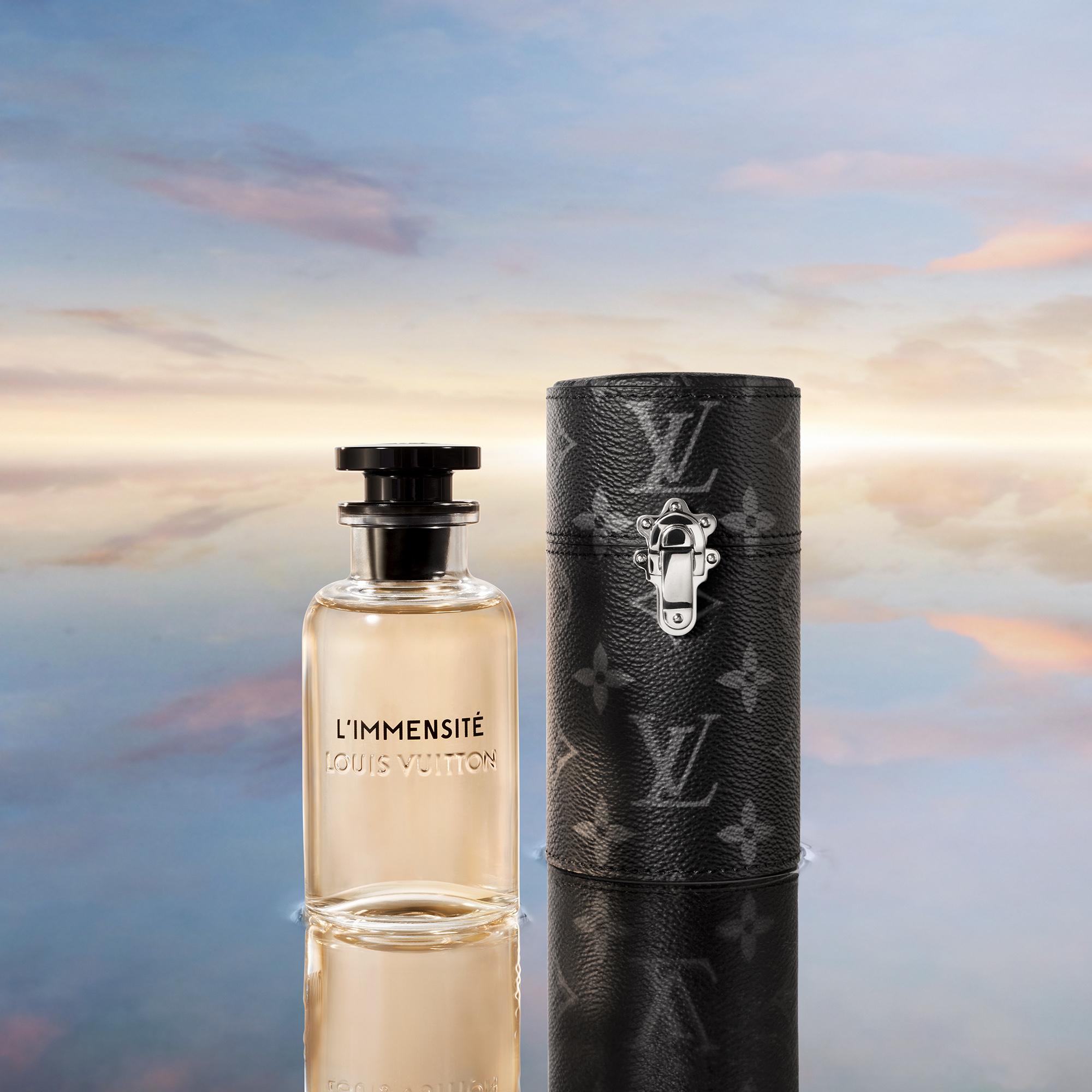 Estuche de viaje de 100 ml Monogram Eclipse Novedades Holiday Selección para él | LOUIS VUITTON (Zoom de producto)